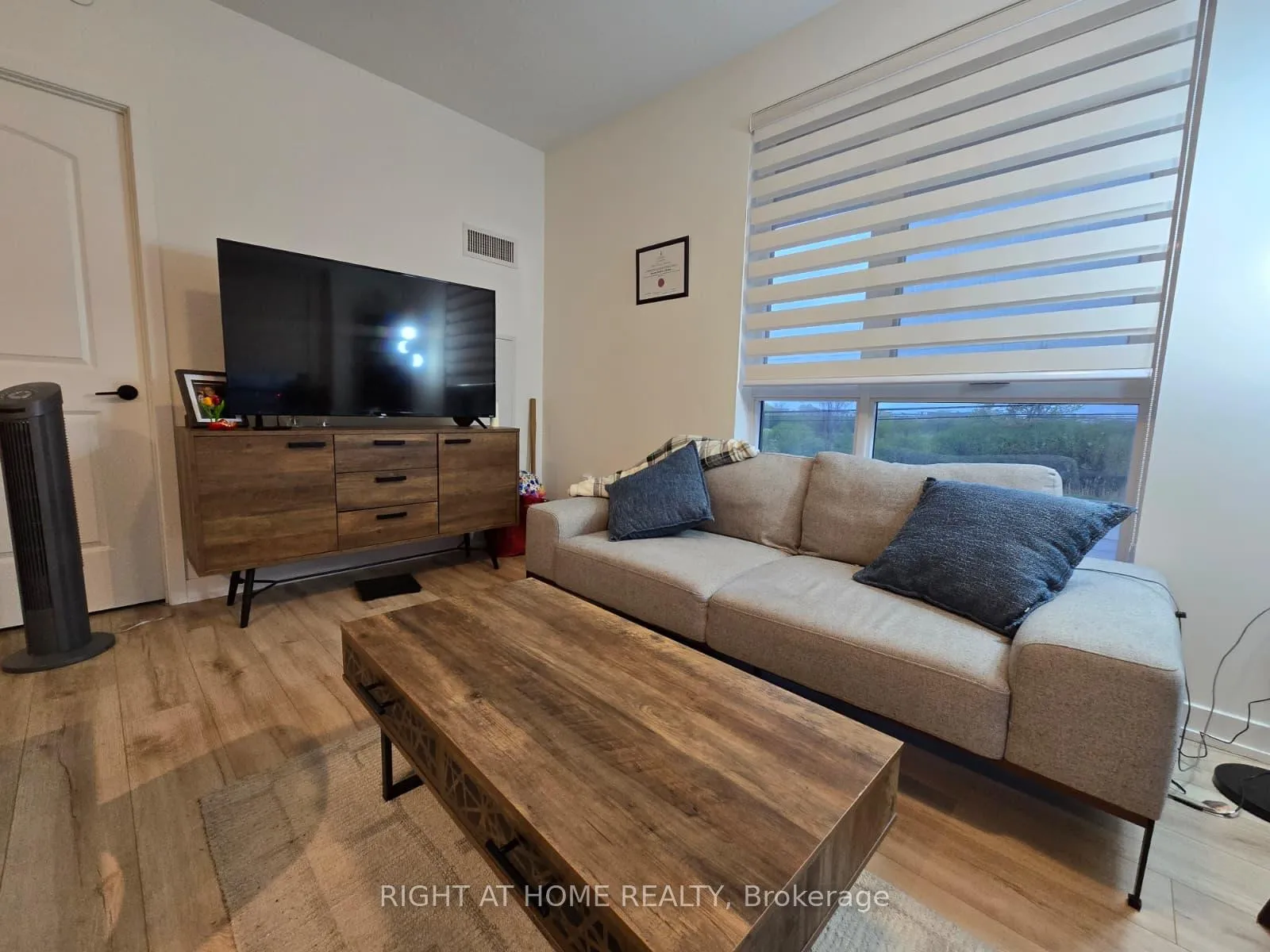 Photo 7 of Unit 206, 345 Wheat Boom Drive, Oakville, Joshua Meadows — HOMEH