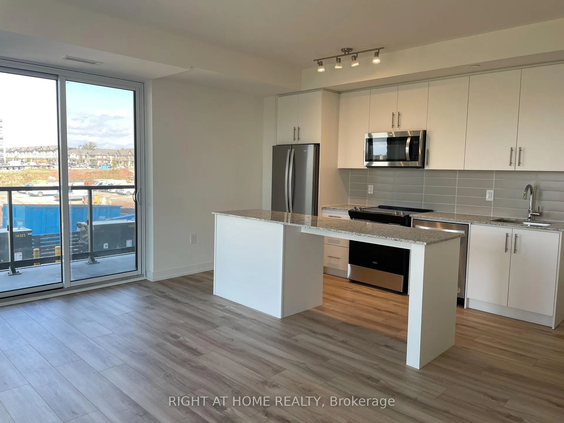 Photo 8 of Unit 206, 345 Wheat Boom Drive, Oakville, Joshua Meadows — HOMEH