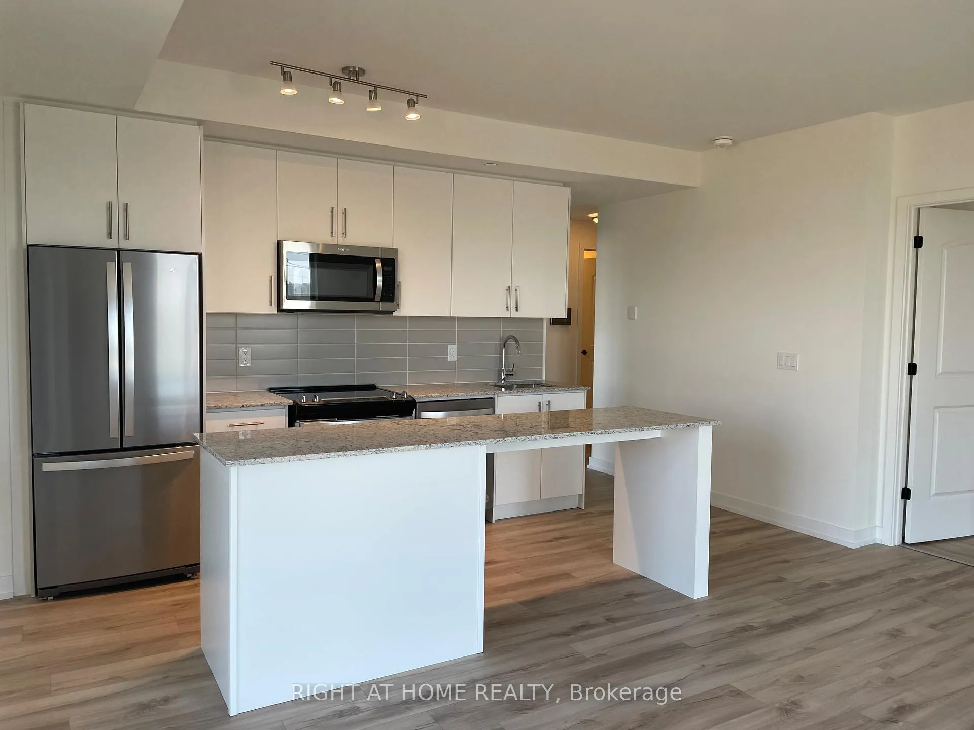 Photo 10 of Unit 206, 345 Wheat Boom Drive, Oakville, Joshua Meadows — HOMEH
