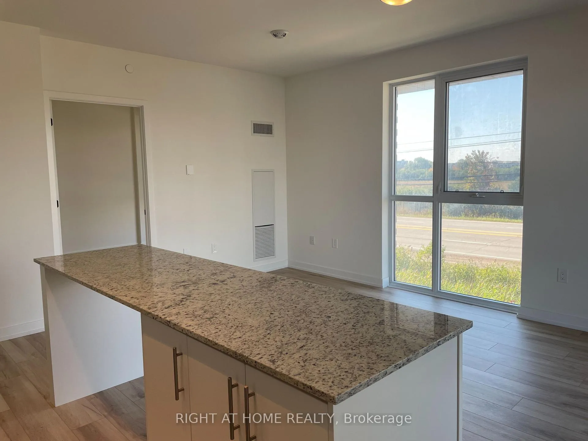Photo 12 of Unit 206, 345 Wheat Boom Drive, Oakville, Joshua Meadows — HOMEH