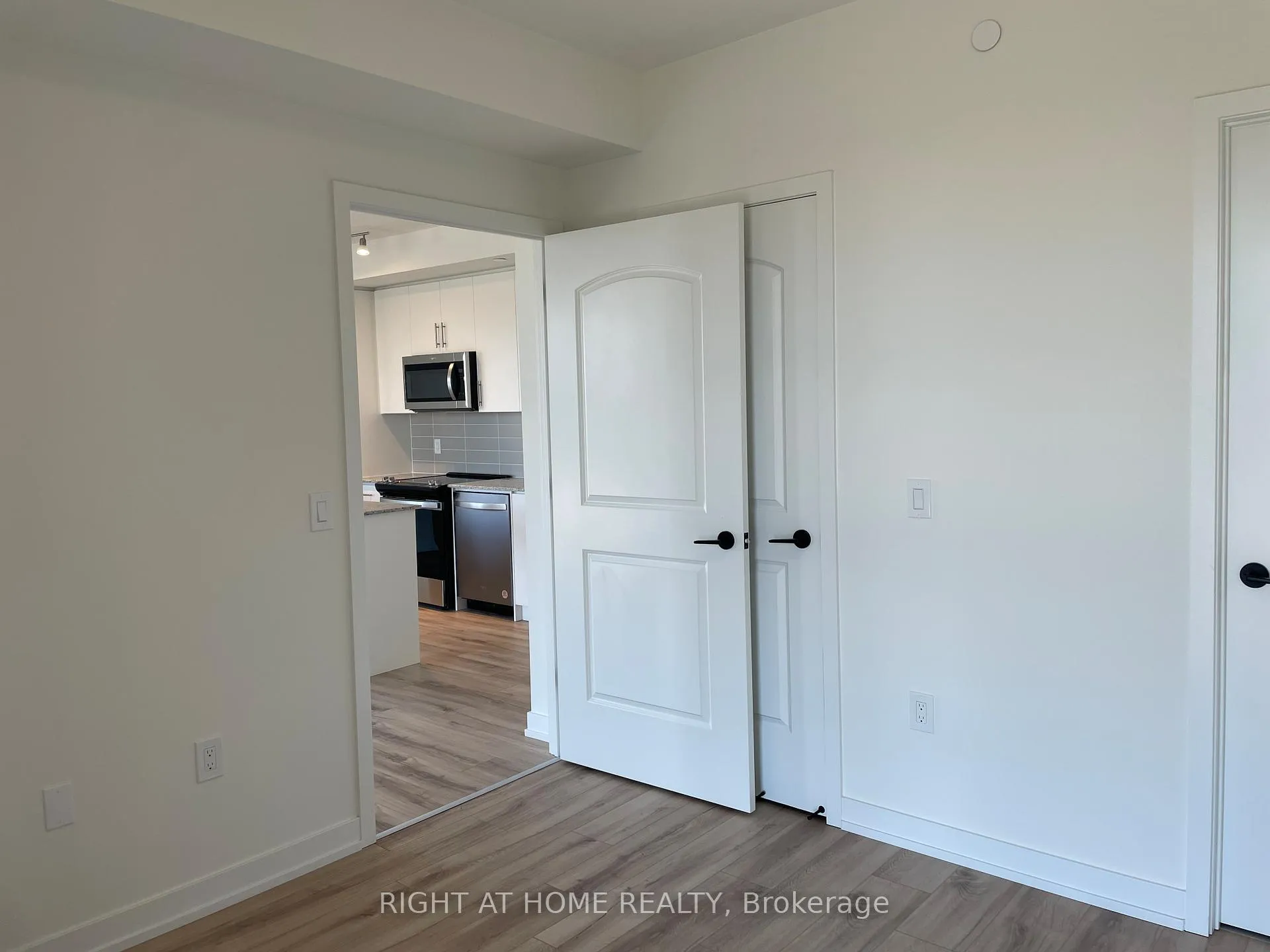 Photo 15 of Unit 206, 345 Wheat Boom Drive, Oakville, Joshua Meadows — HOMEH