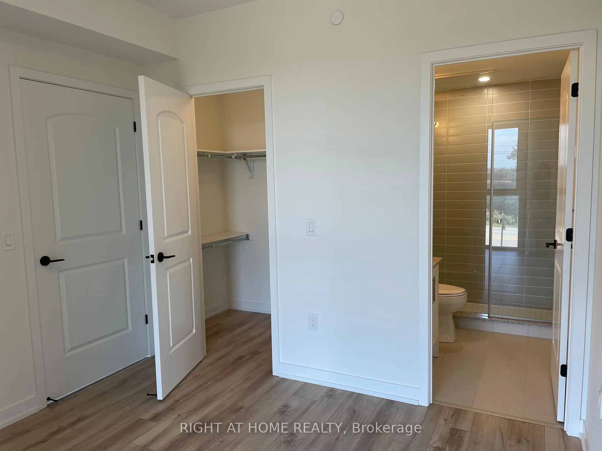 Photo 16 of Unit 206, 345 Wheat Boom Drive, Oakville, Joshua Meadows — HOMEH