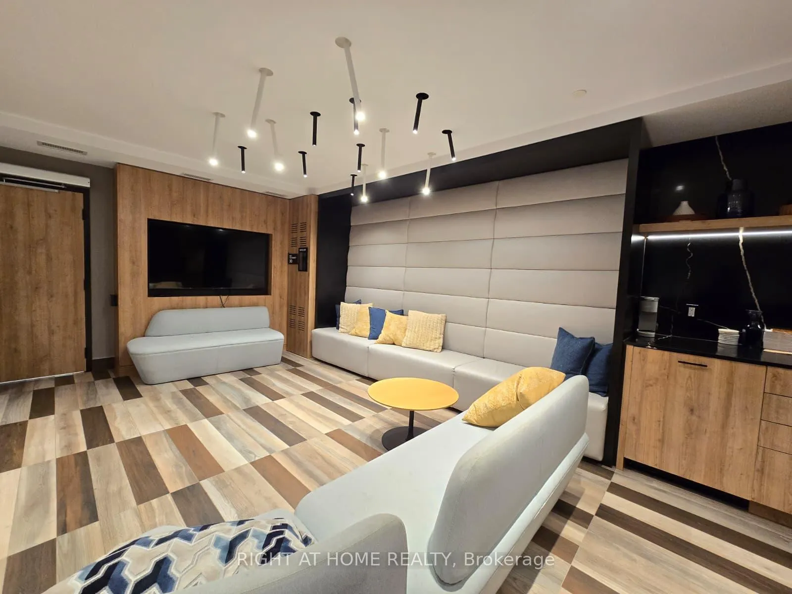 Photo 30 of Unit 206, 345 Wheat Boom Drive, Oakville, Joshua Meadows — HOMEH