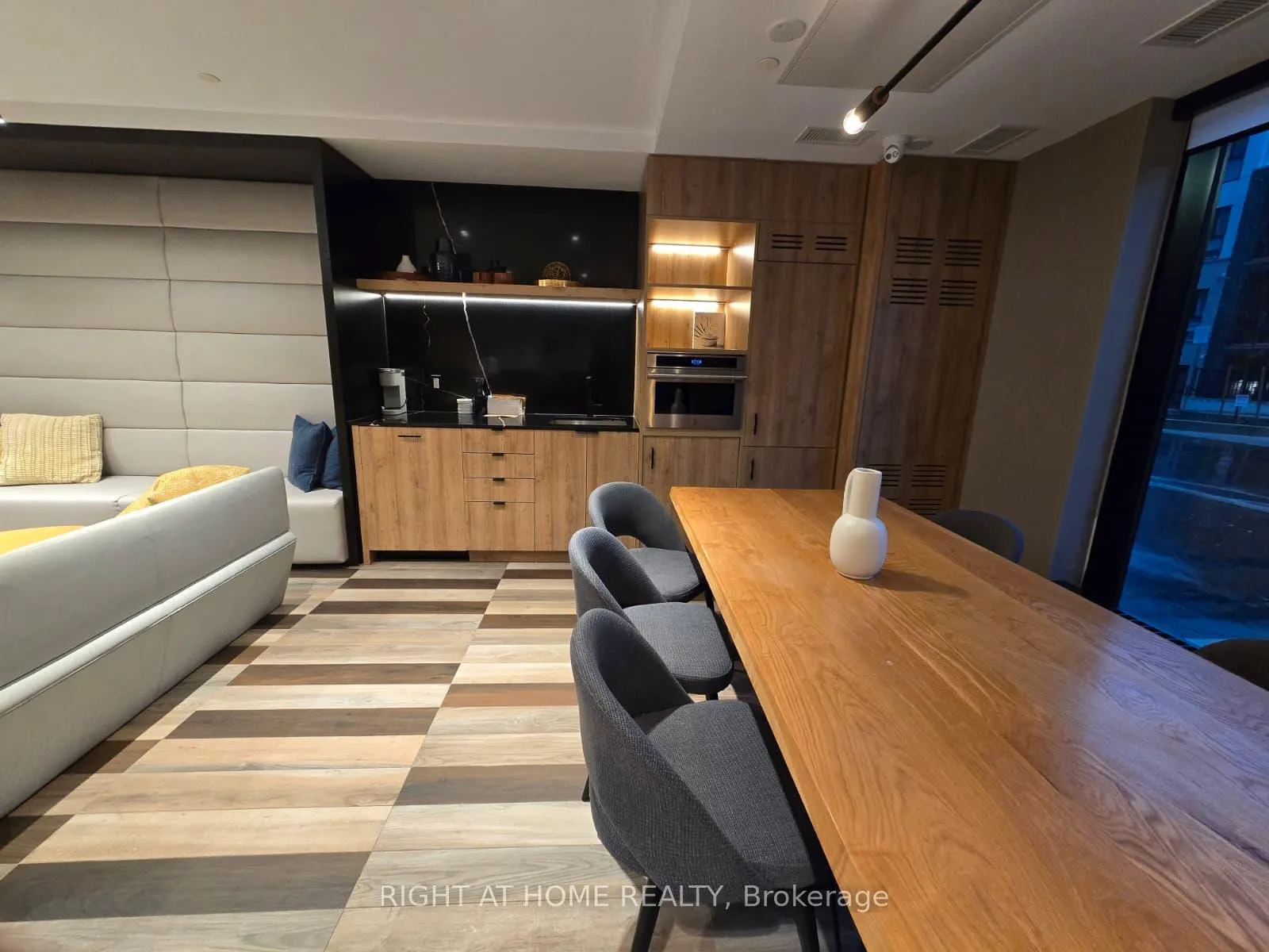 Photo 31 of Unit 206, 345 Wheat Boom Drive, Oakville, Joshua Meadows — HOMEH