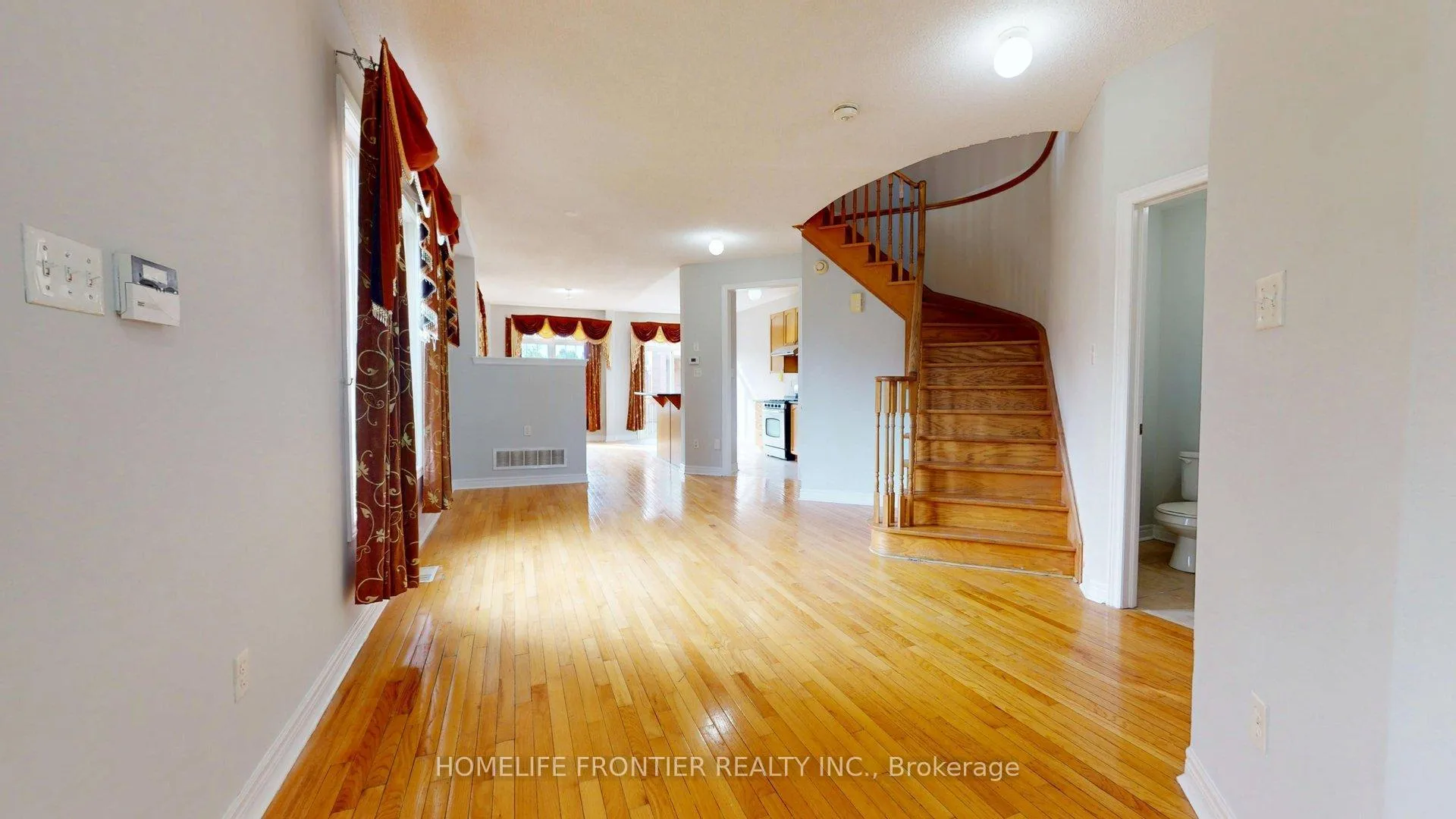 Photo 3 of 25 Rocky Point Crescent, Brampton, Madoc — HOMEH