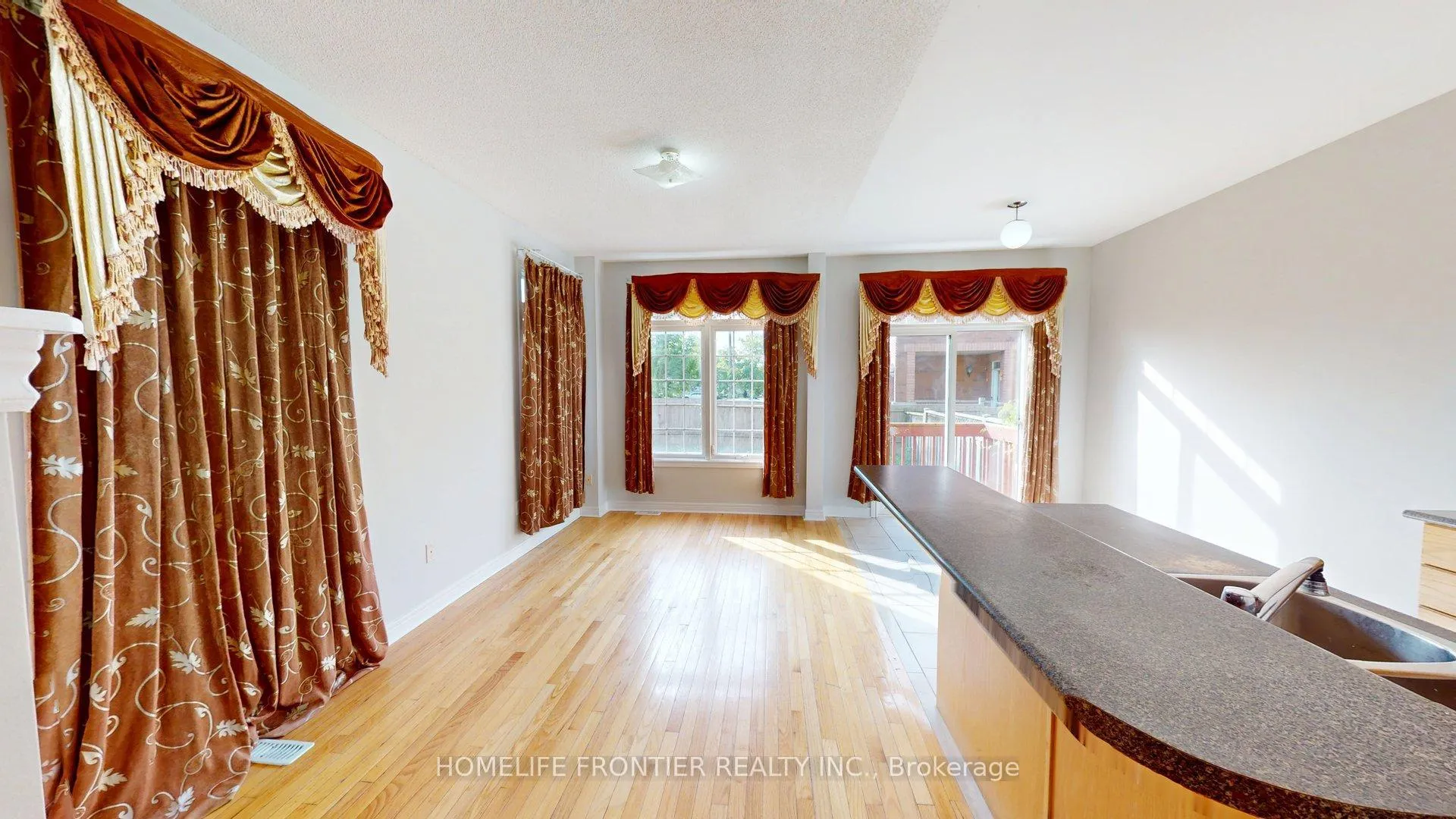 Photo 5 of 25 Rocky Point Crescent, Brampton, Madoc — HOMEH