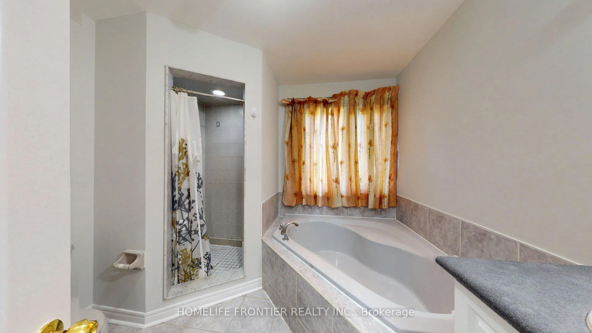 Photo 11 of 25 Rocky Point Crescent, Brampton, Madoc — HOMEH
