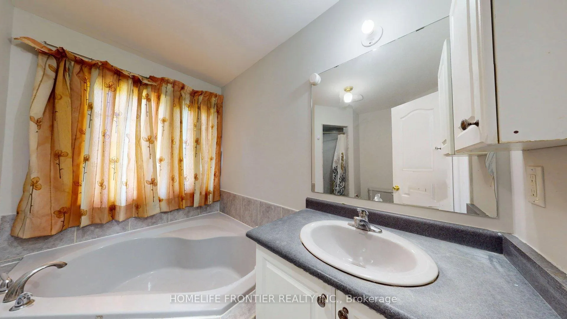 Photo 12 of 25 Rocky Point Crescent, Brampton, Madoc — HOMEH