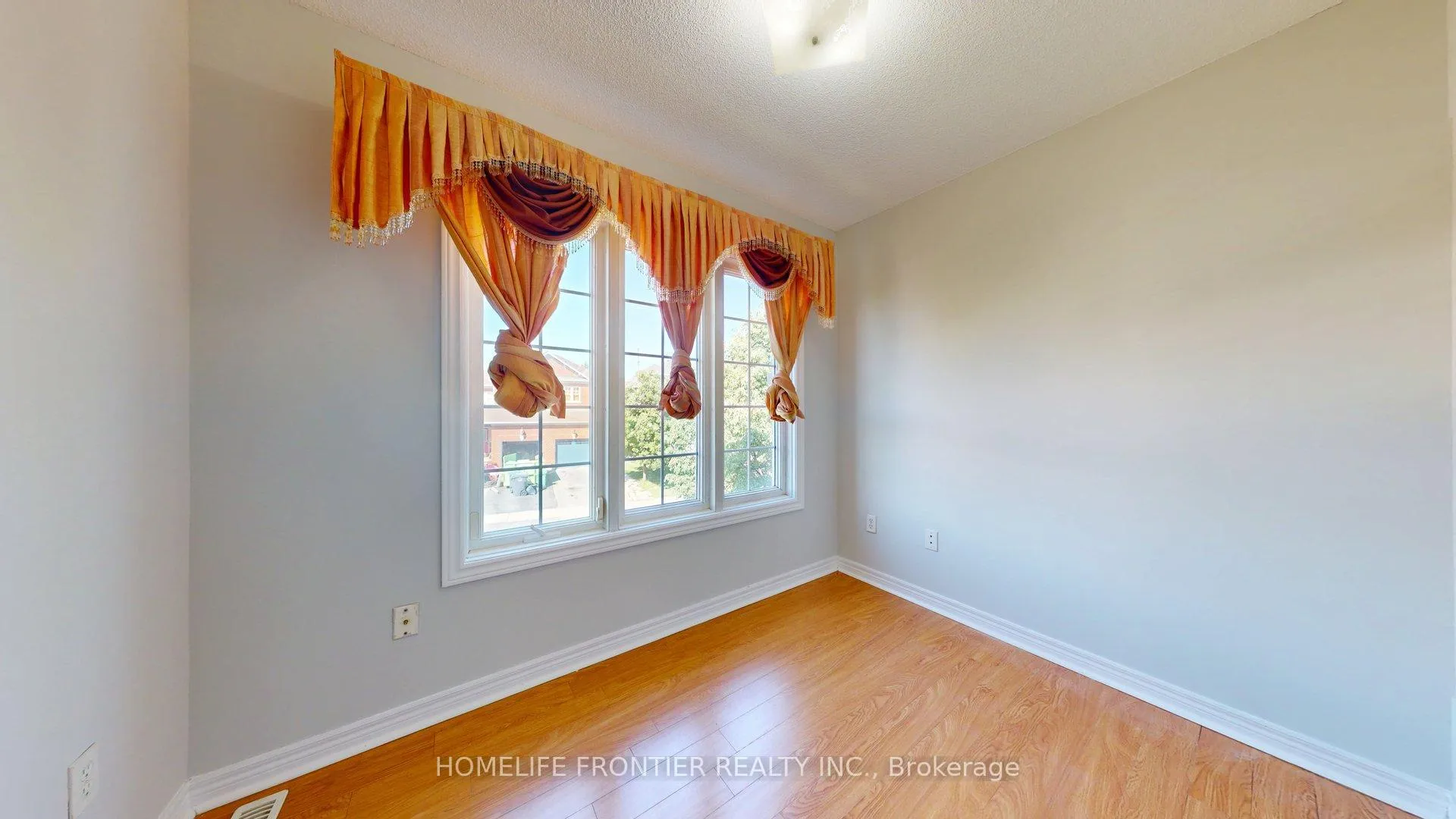Photo 15 of 25 Rocky Point Crescent, Brampton, Madoc — HOMEH
