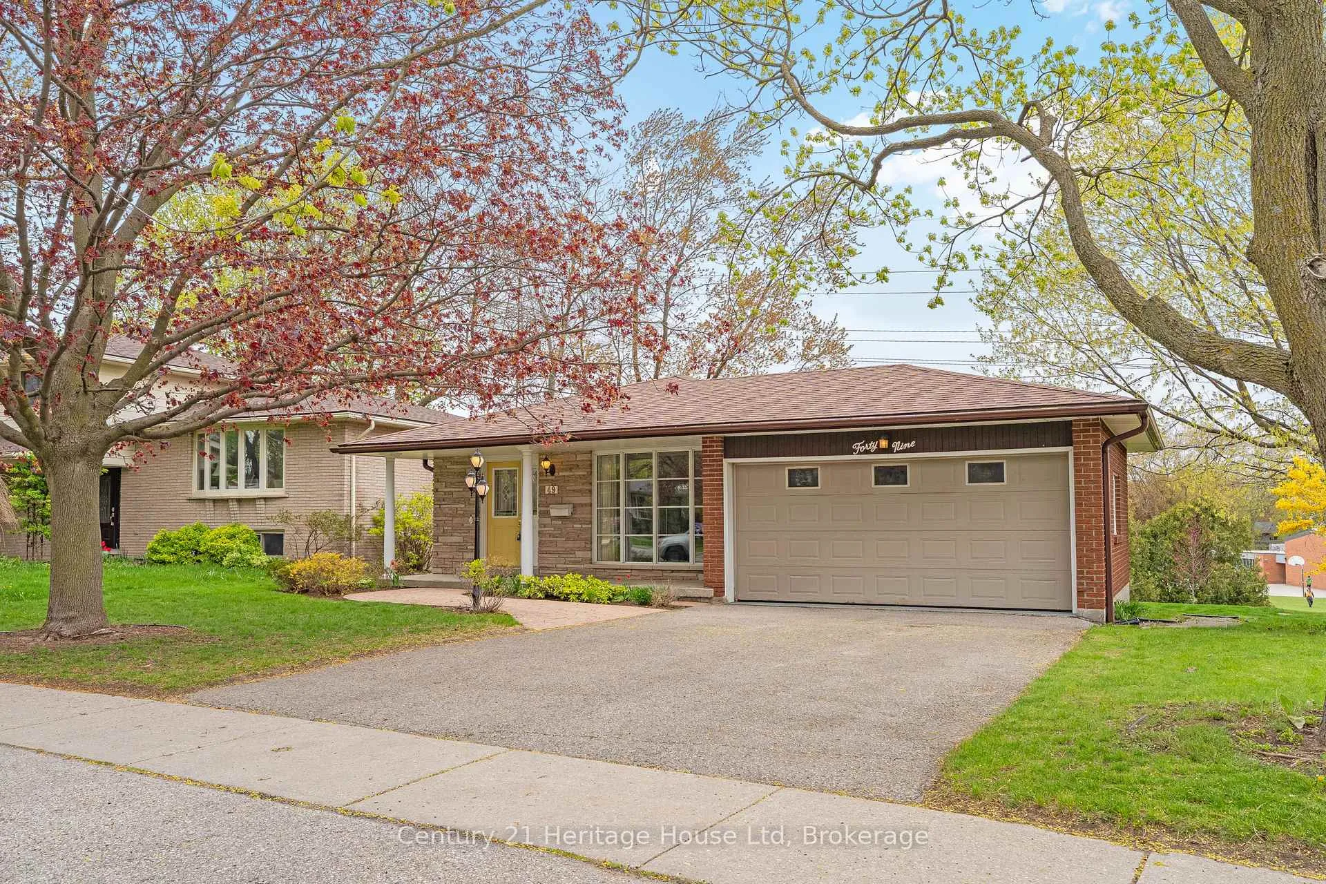 Photo 2 of 49 Vanier Drive, Guelph, Dovercliffe Park/Old University — HOMEH