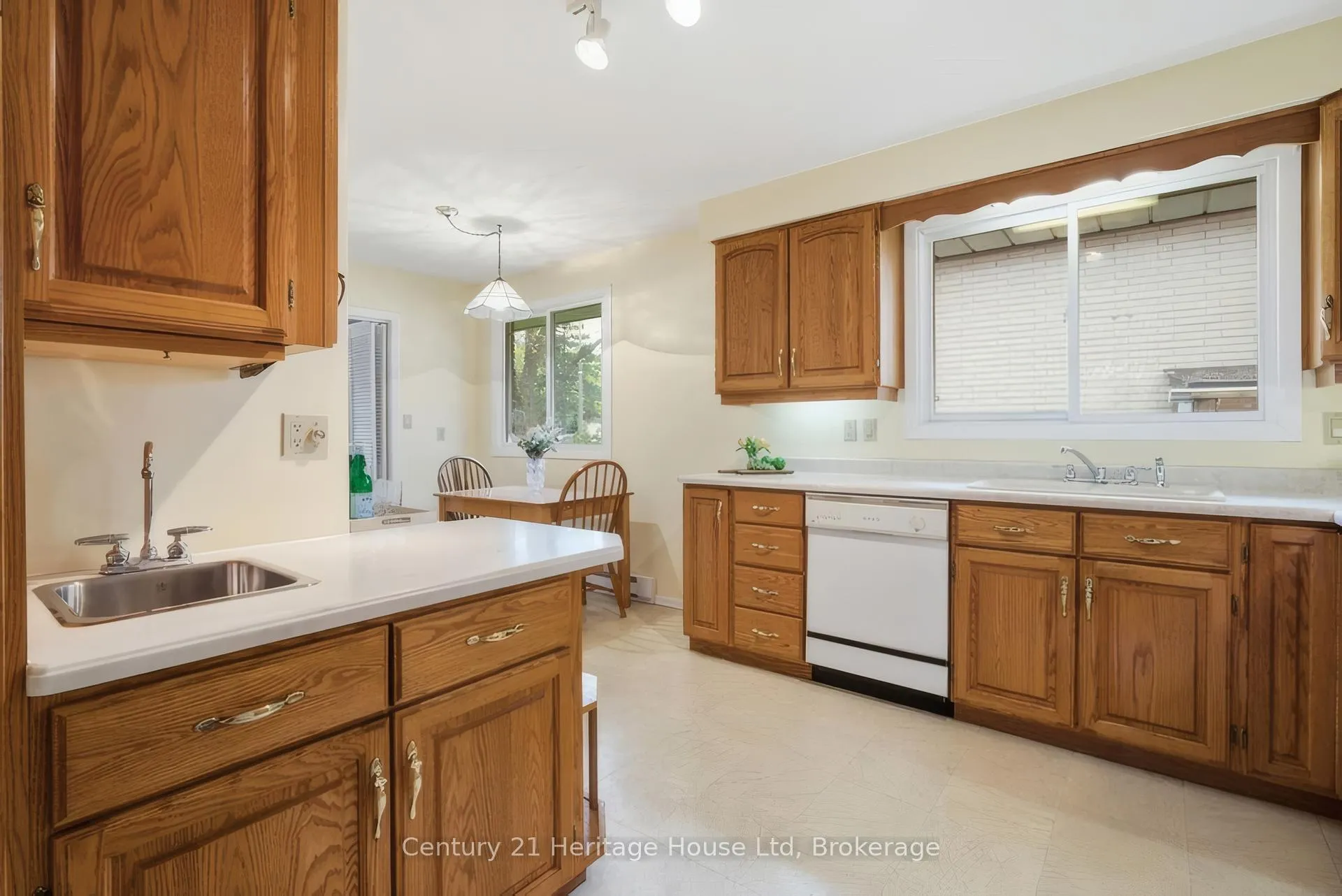 Photo 12 of 49 Vanier Drive, Guelph, Dovercliffe Park/Old University — HOMEH