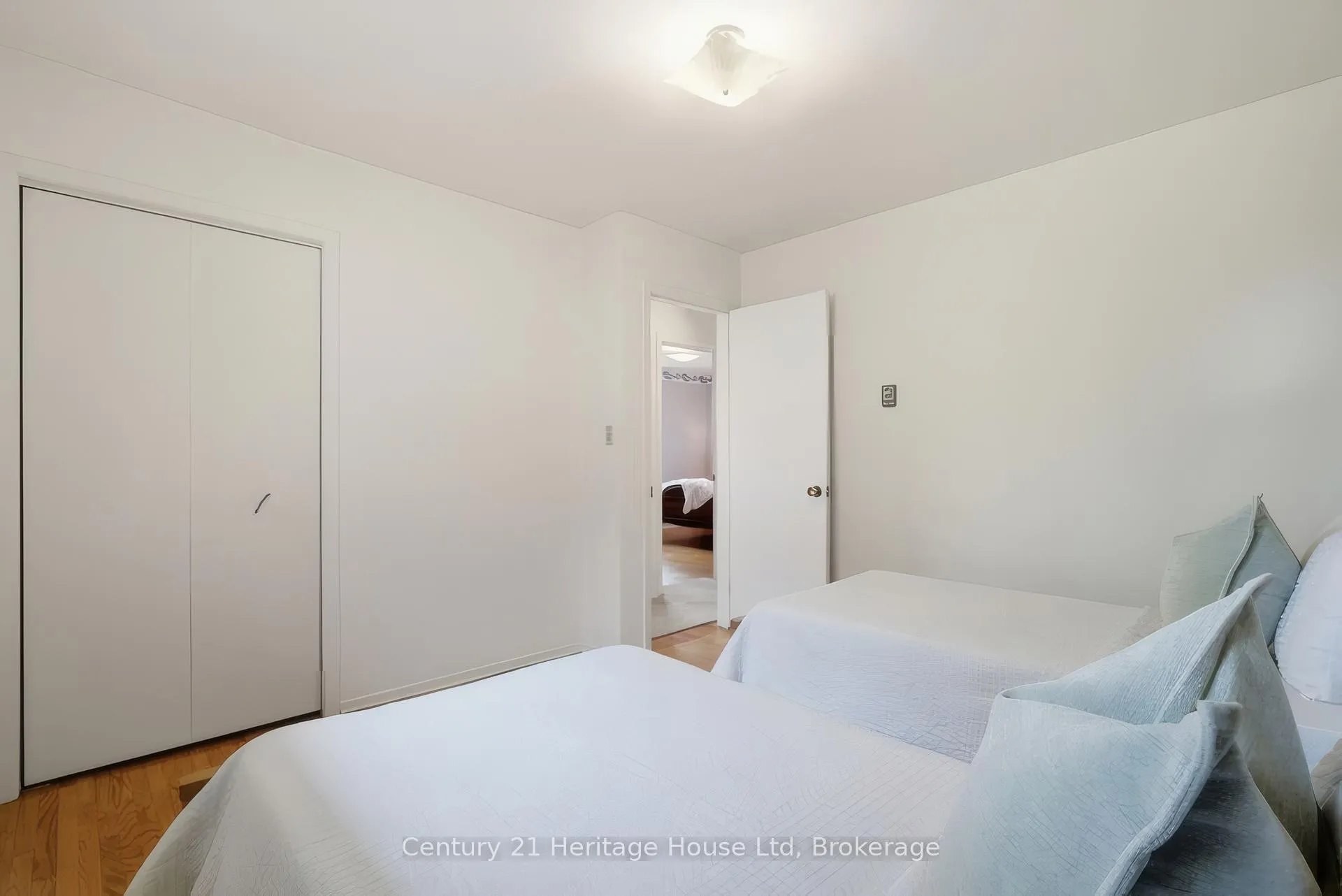 Photo 25 of 49 Vanier Drive, Guelph, Dovercliffe Park/Old University — HOMEH
