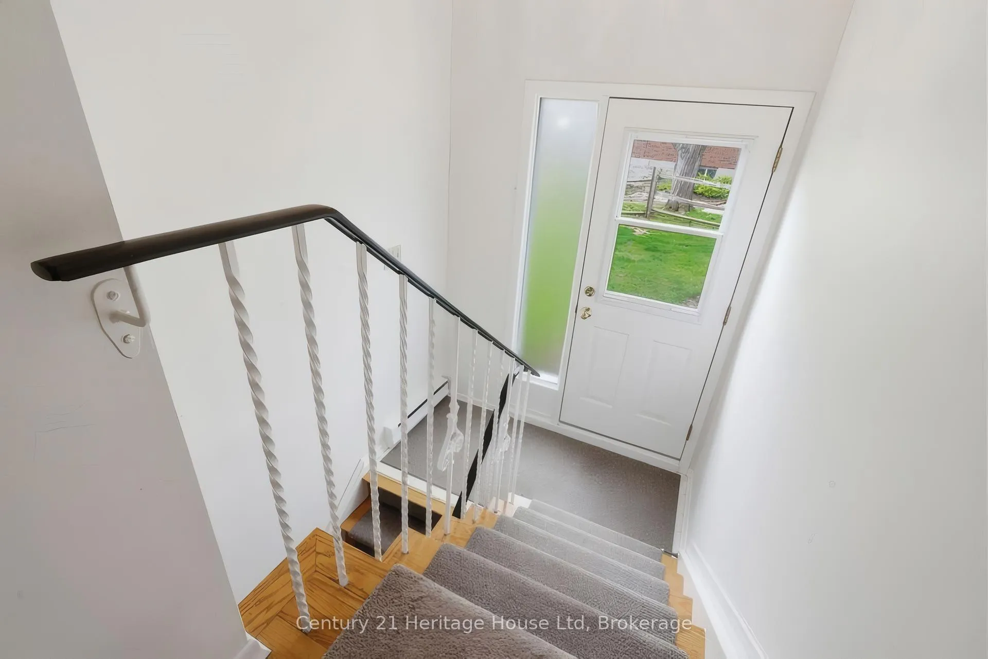 Photo 37 of 49 Vanier Drive, Guelph, Dovercliffe Park/Old University — HOMEH