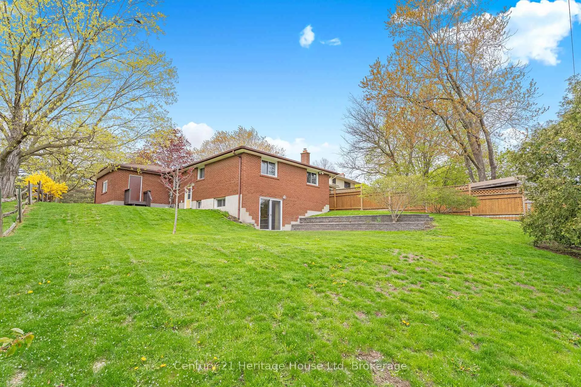 Photo 38 of 49 Vanier Drive, Guelph, Dovercliffe Park/Old University — HOMEH