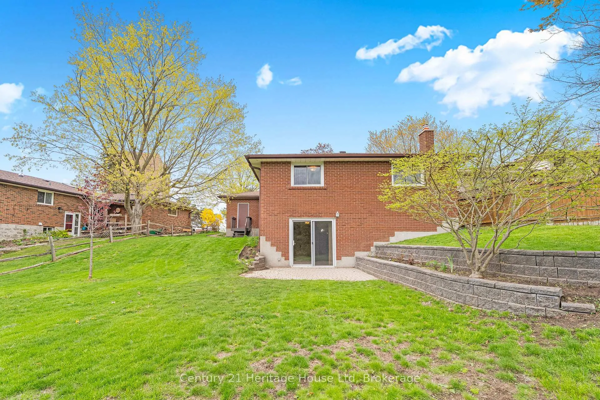 Photo 39 of 49 Vanier Drive, Guelph, Dovercliffe Park/Old University — HOMEH