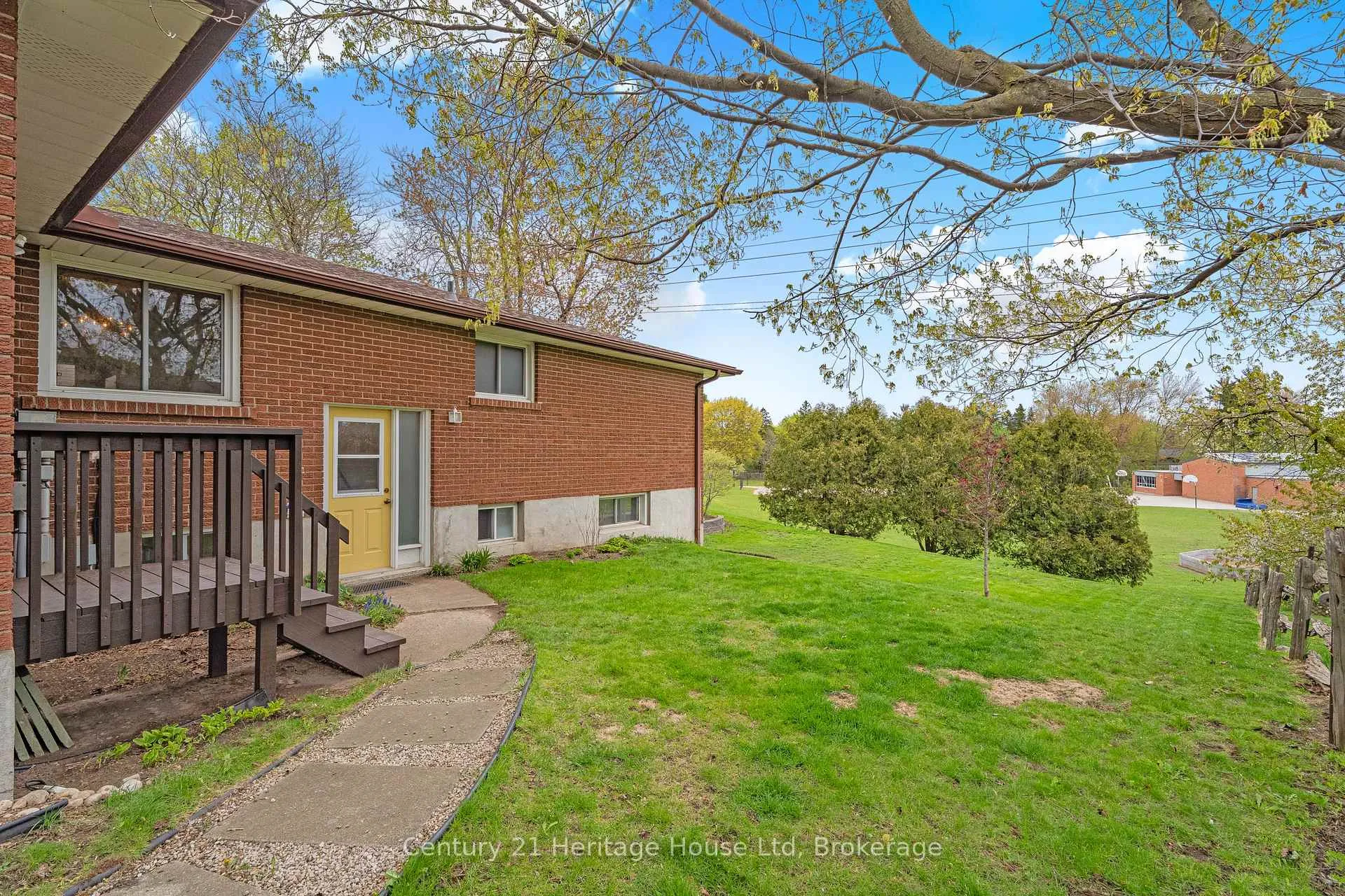 Photo 40 of 49 Vanier Drive, Guelph, Dovercliffe Park/Old University — HOMEH