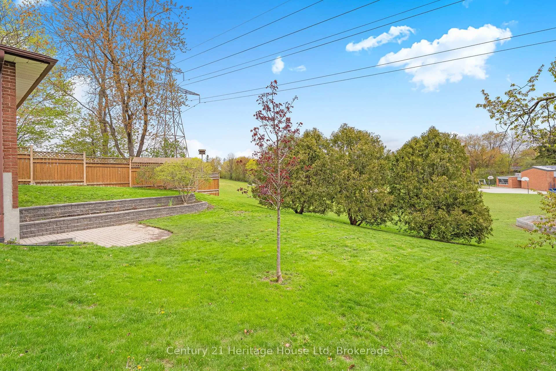 Photo 41 of 49 Vanier Drive, Guelph, Dovercliffe Park/Old University — HOMEH