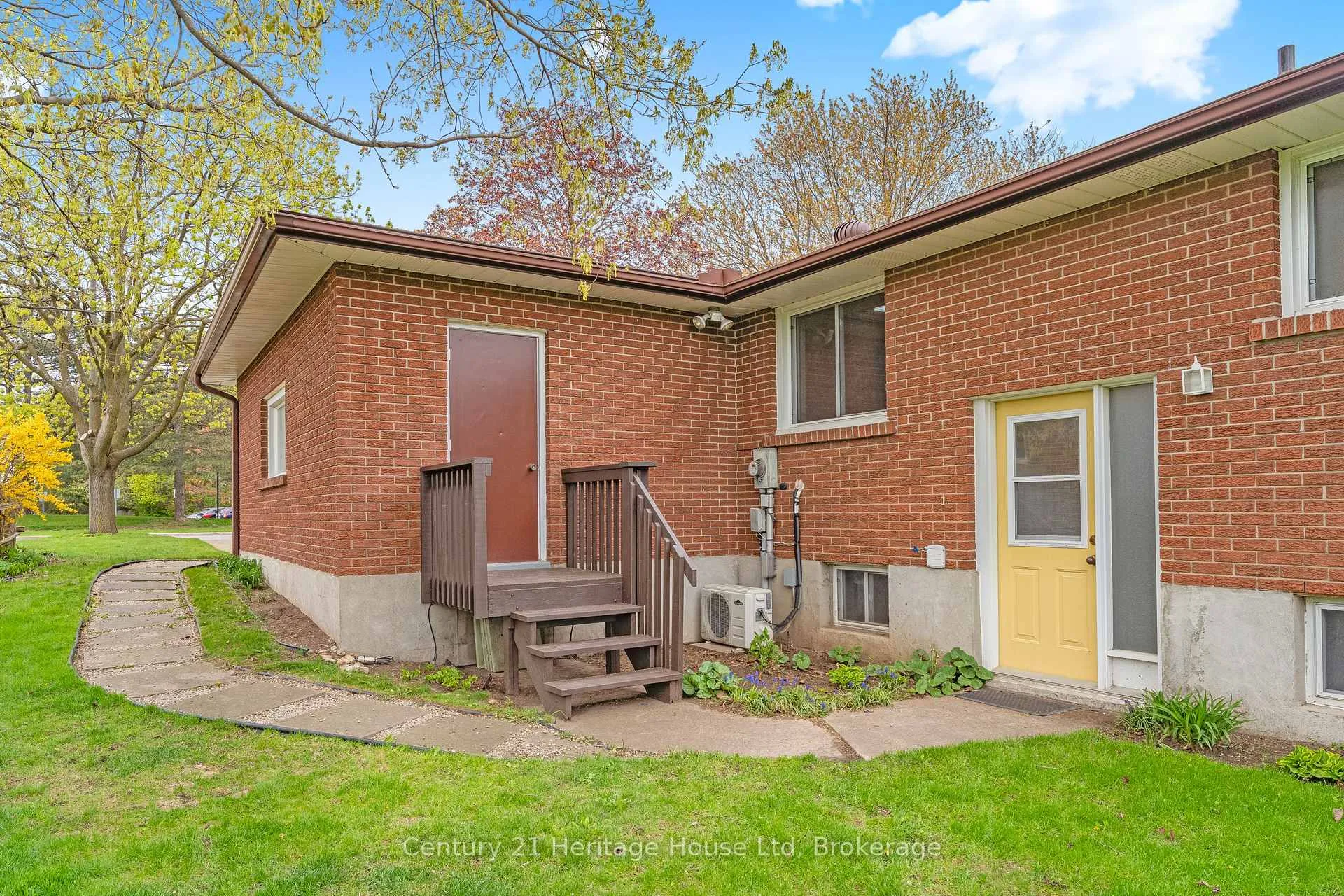 Photo 42 of 49 Vanier Drive, Guelph, Dovercliffe Park/Old University — HOMEH