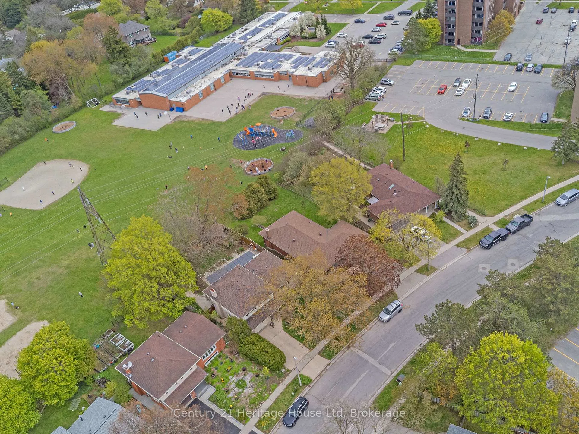 Photo 46 of 49 Vanier Drive, Guelph, Dovercliffe Park/Old University — HOMEH