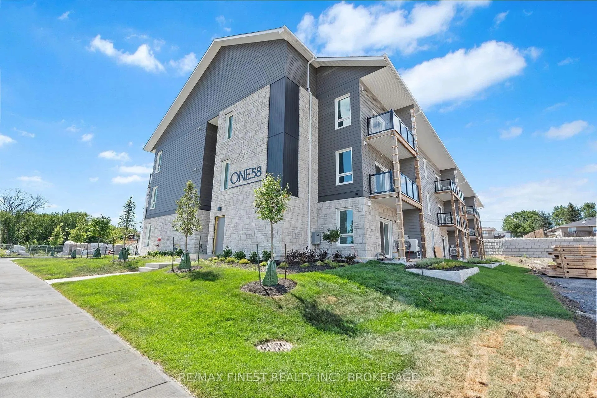 Front of Unit 305, 158 Heritage Park Drive