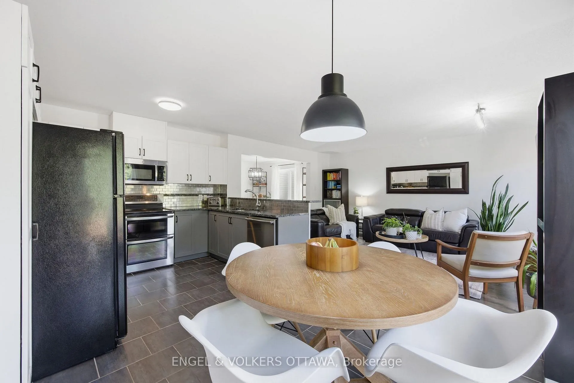 Photo 13 of 413 Montserrat Street, Ottawa, Stittsville (North) — HOMEH