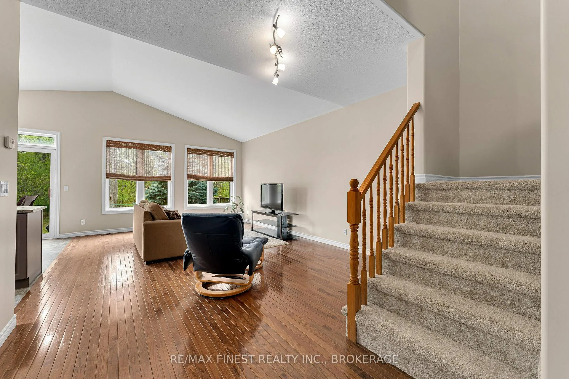 Photo 10 of 65 Schooner Drive, Kingston, Kingston East (Incl Barret Crt) — HOMEH