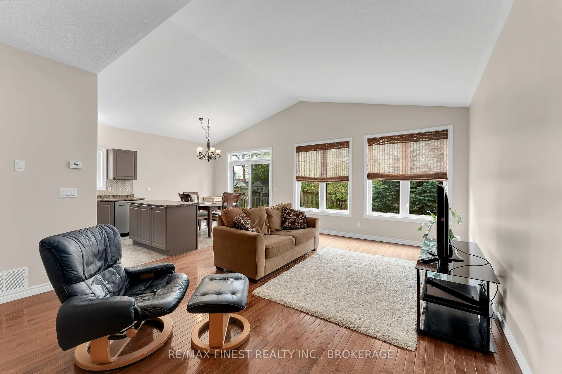 Photo 11 of 65 Schooner Drive, Kingston, Kingston East (Incl Barret Crt) — HOMEH