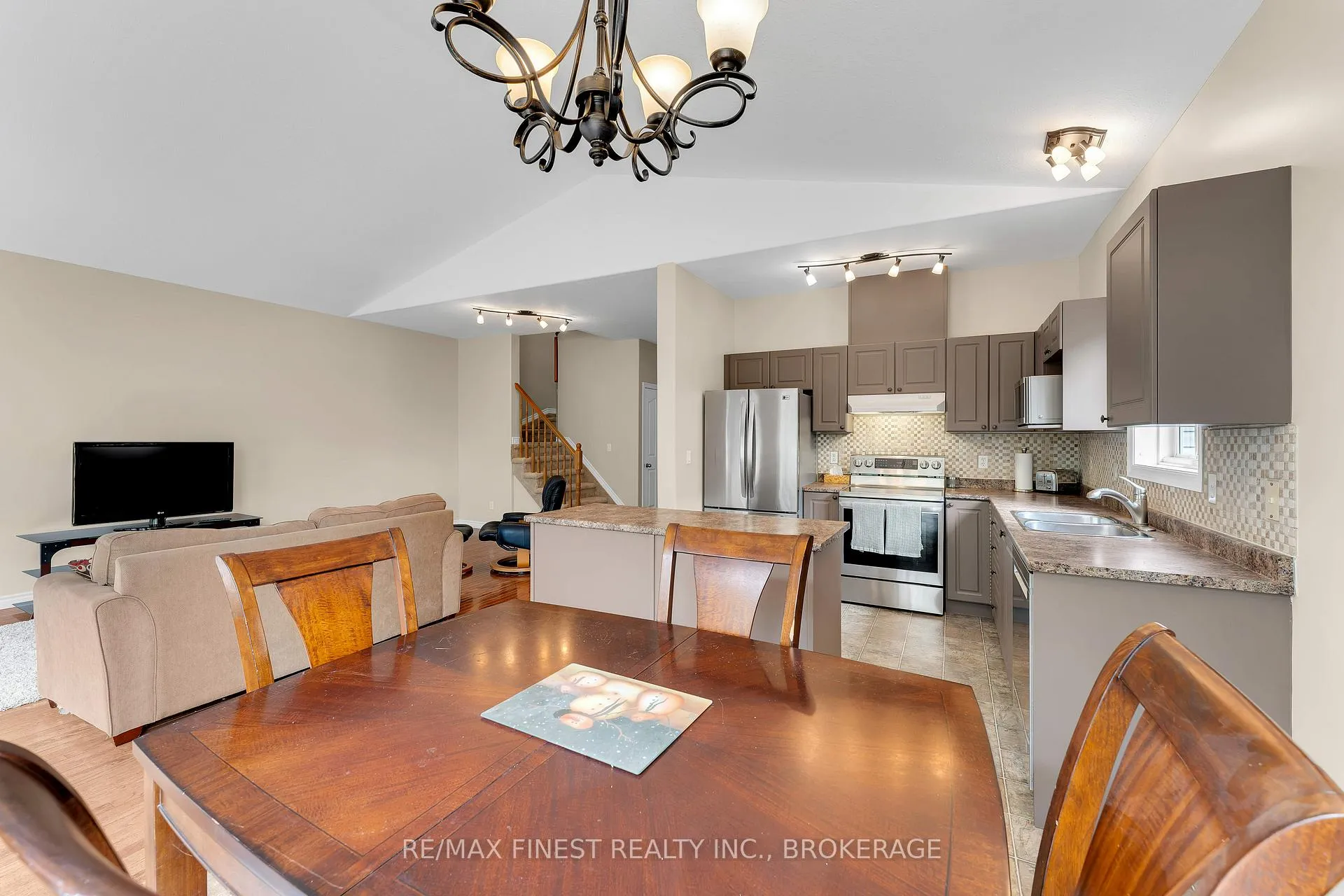 Photo 19 of 65 Schooner Drive, Kingston, Kingston East (Incl Barret Crt) — HOMEH