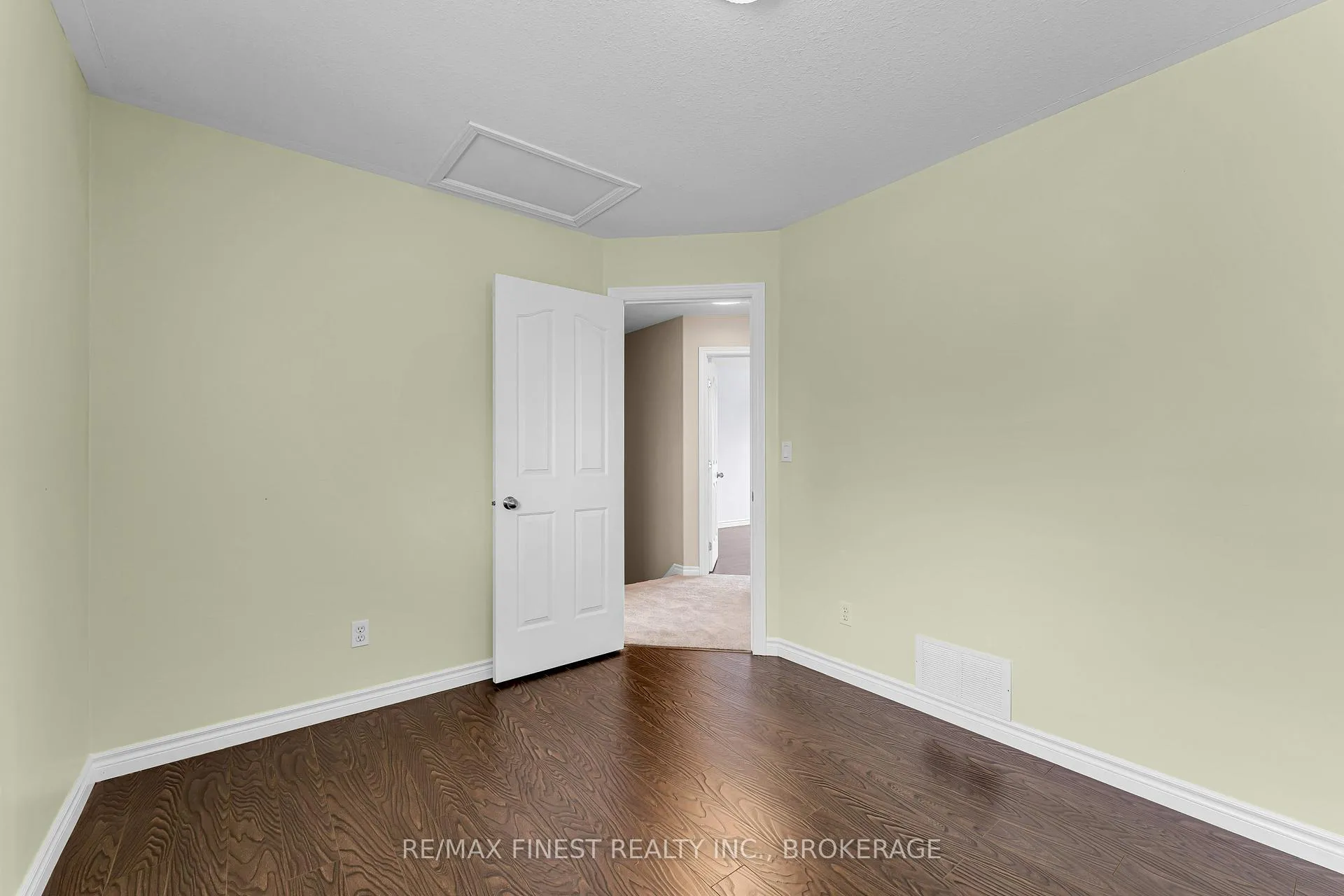 Photo 35 of 65 Schooner Drive, Kingston, Kingston East (Incl Barret Crt) — HOMEH