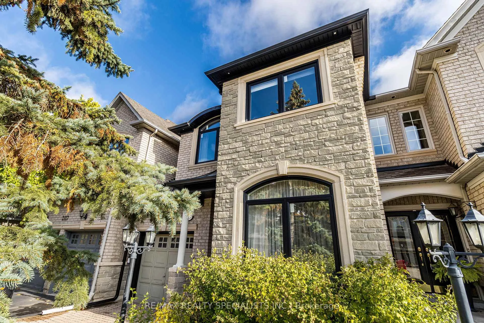Photo 3 of 2115 Pinevalley Crescent, Oakville, Joshua Creek — HOMEH