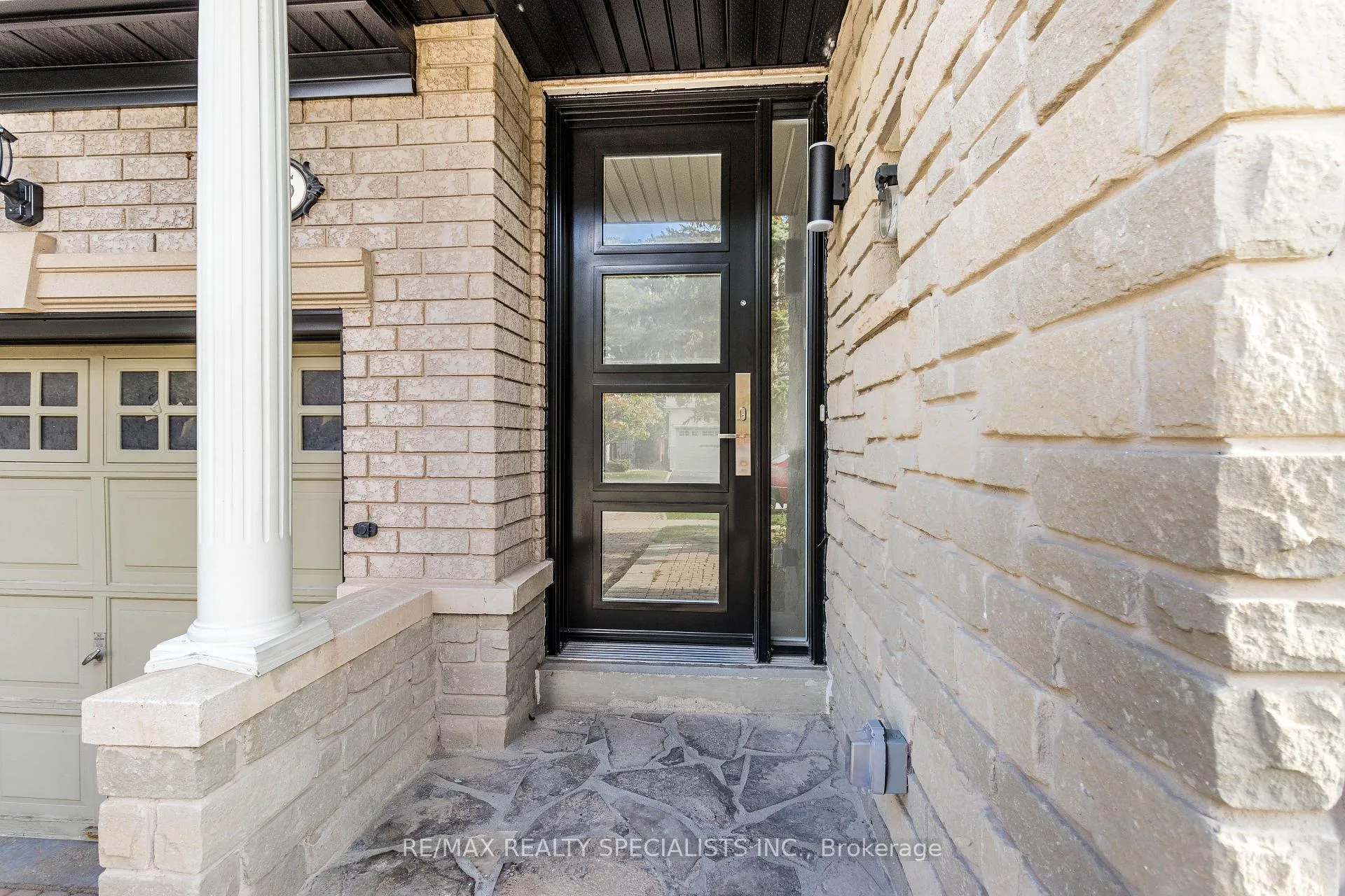 Photo 4 of 2115 Pinevalley Crescent, Oakville, Joshua Creek — HOMEH