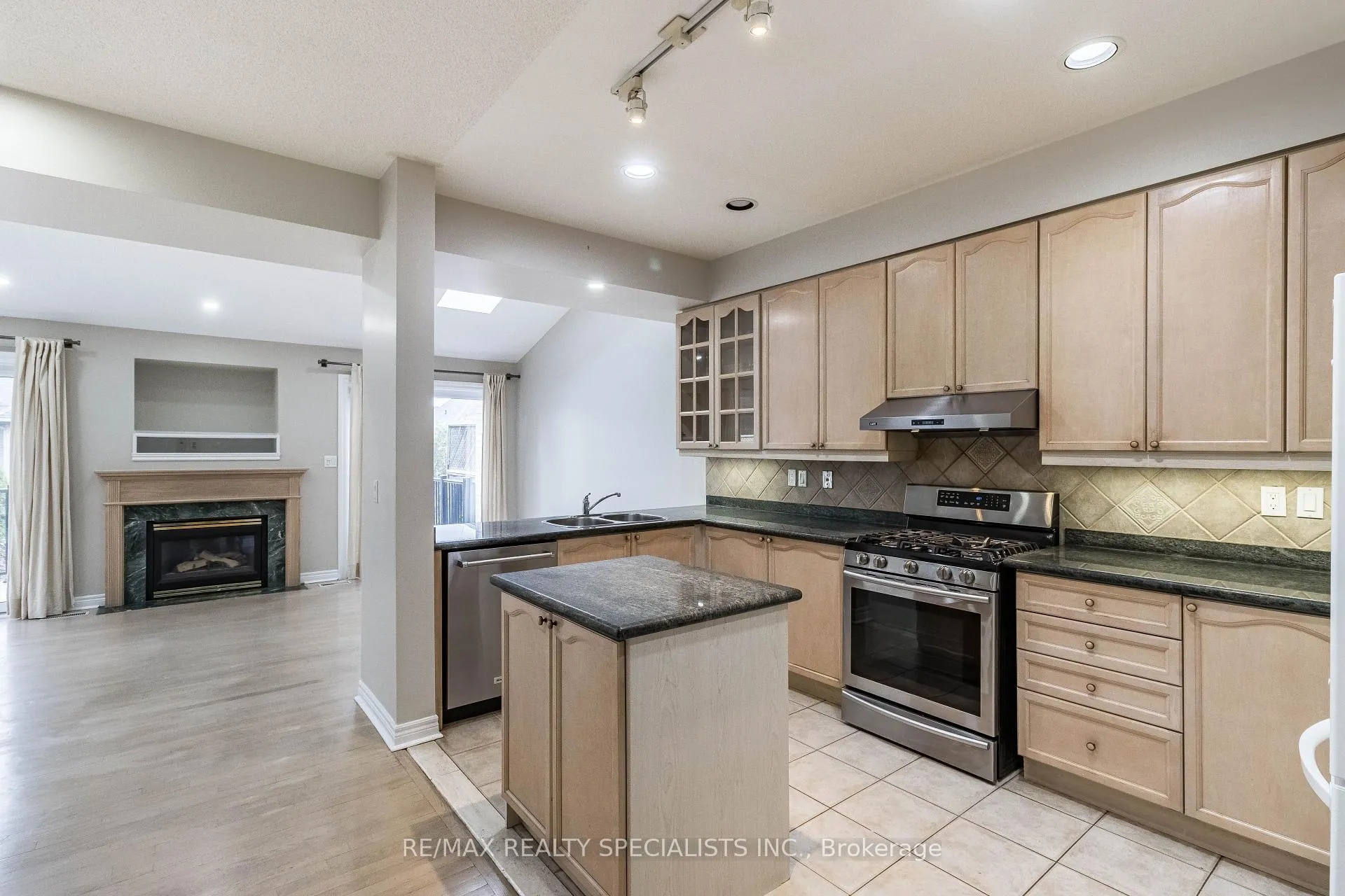 Photo 10 of 2115 Pinevalley Crescent, Oakville, Joshua Creek — HOMEH