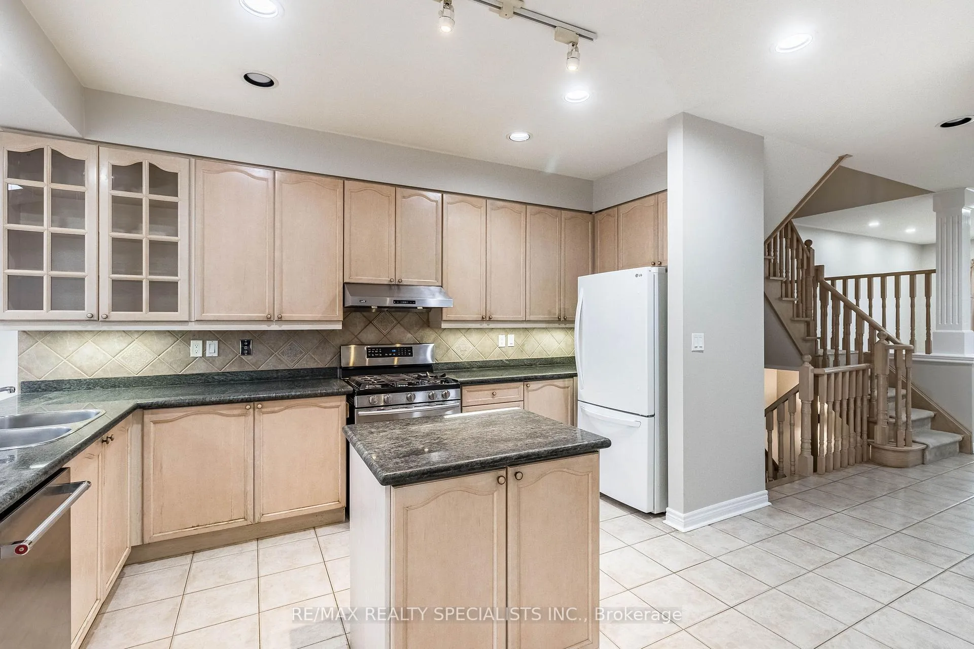 Photo 12 of 2115 Pinevalley Crescent, Oakville, Joshua Creek — HOMEH