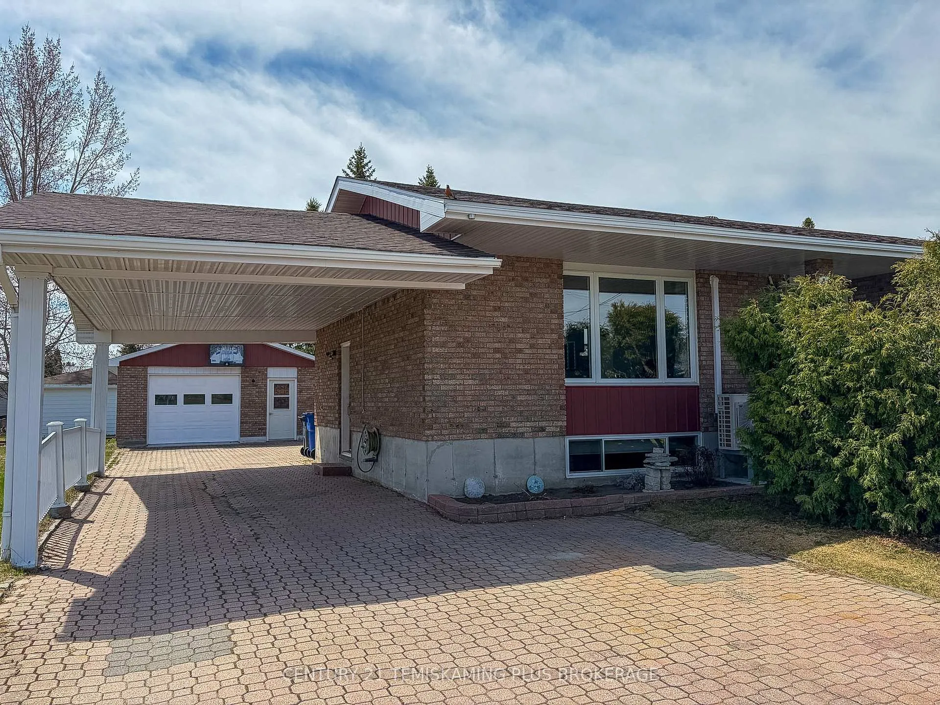 Photo 3 of 45 Twelfth Street E, Armstrong, Earlton — HOMEH