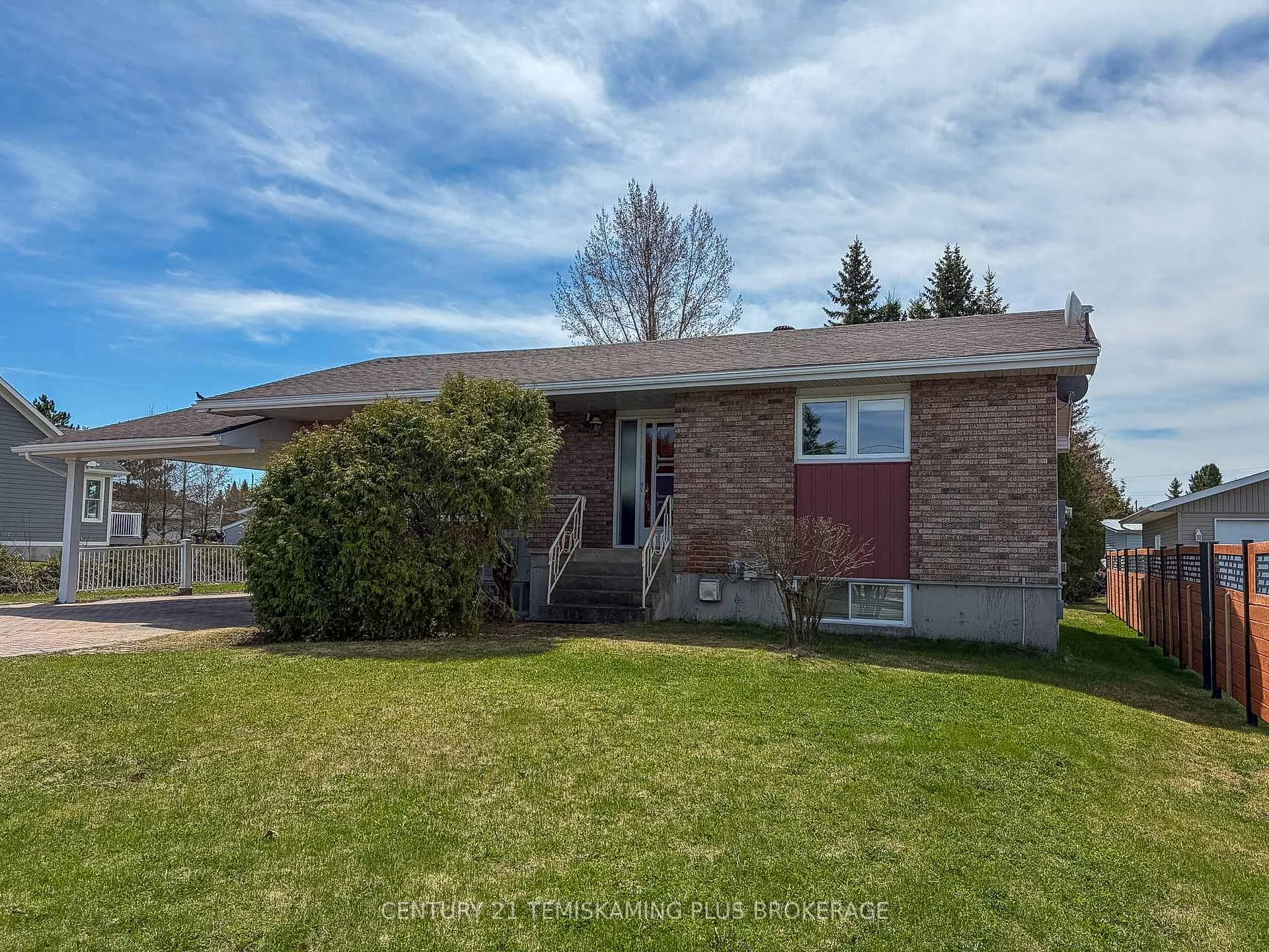 Photo 4 of 45 Twelfth Street E, Armstrong, Earlton — HOMEH