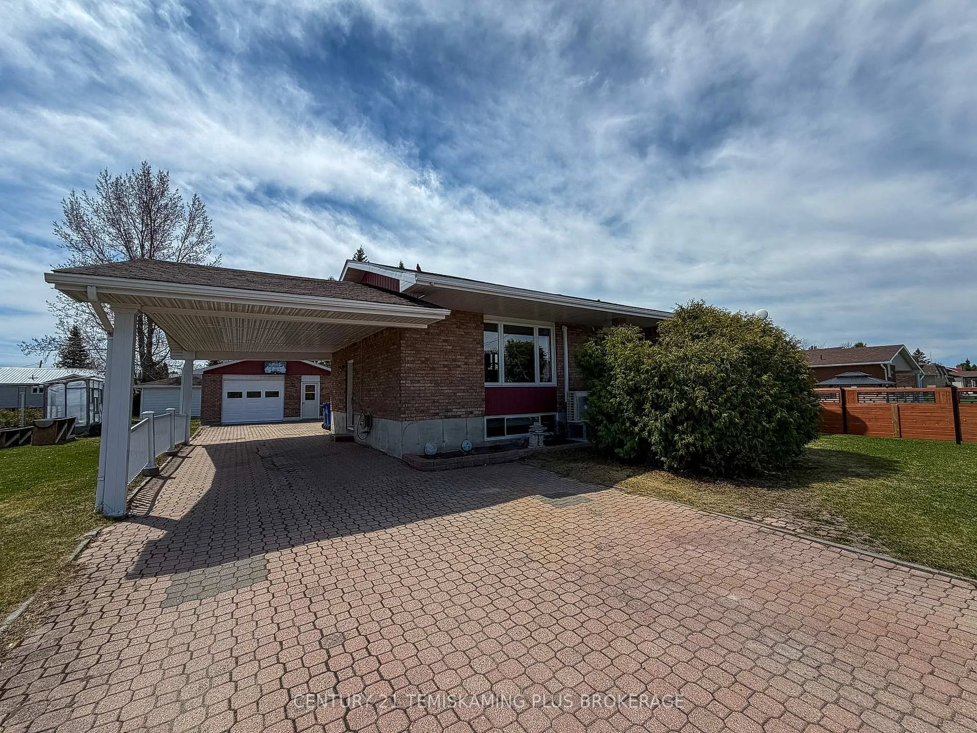 Photo 5 of 45 Twelfth Street E, Armstrong, Earlton — HOMEH