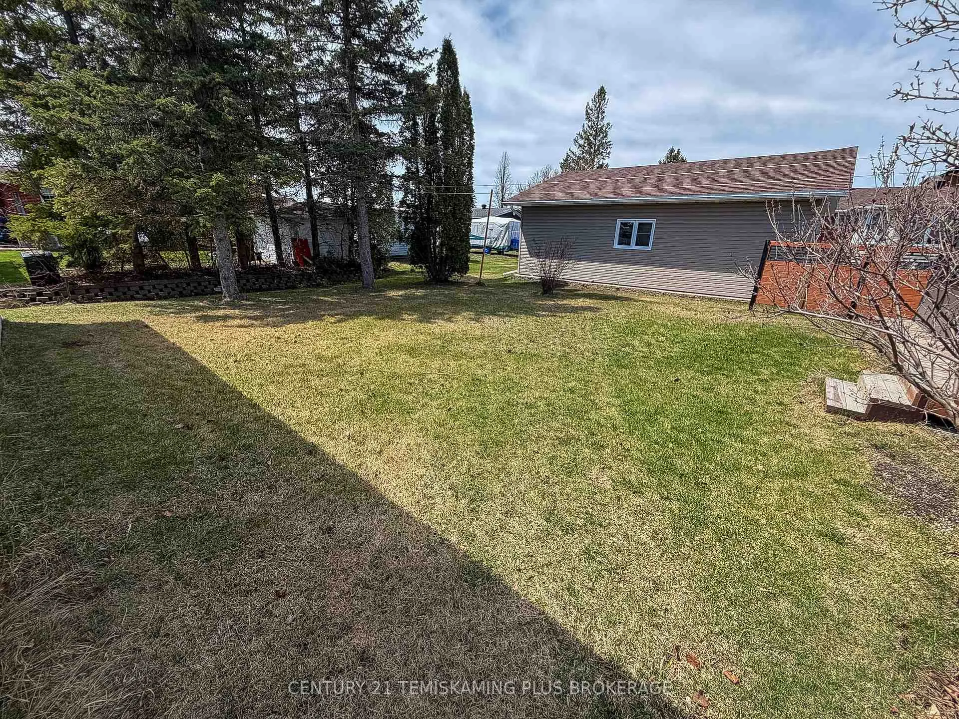 Photo 30 of 45 Twelfth Street E, Armstrong, Earlton — HOMEH