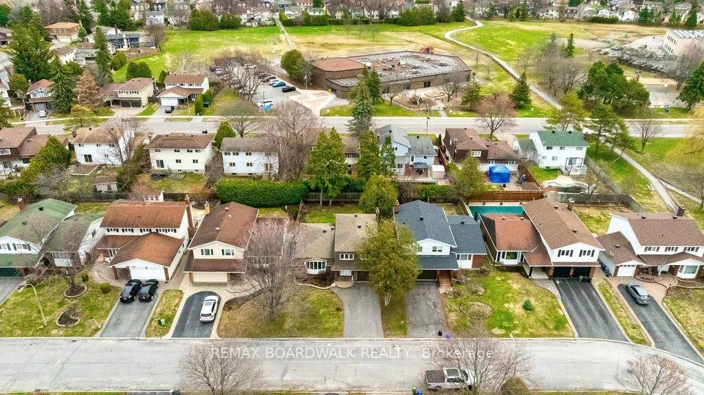 Photo 4 of 1703 Fieldstone Crescent, Ottawa, Convent Glen South — HOMEH