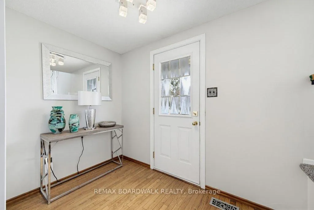 Photo 5 of 1703 Fieldstone Crescent, Ottawa, Convent Glen South — HOMEH