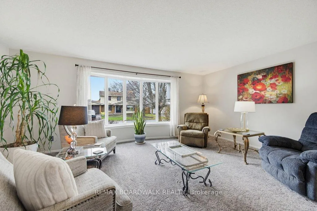 Photo 7 of 1703 Fieldstone Crescent, Ottawa, Convent Glen South — HOMEH