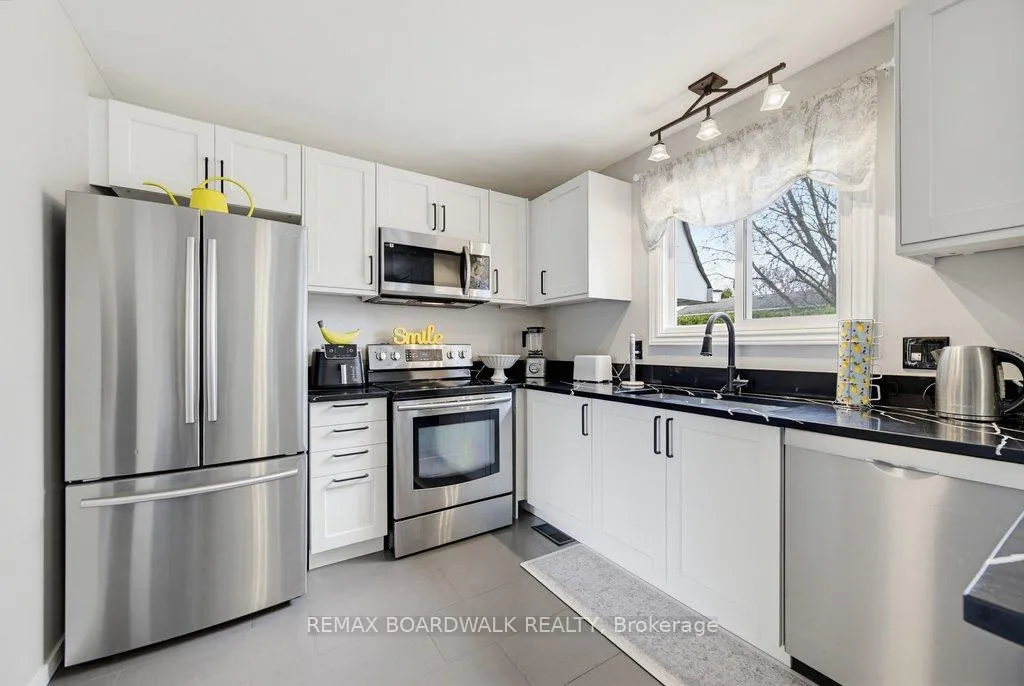Photo 11 of 1703 Fieldstone Crescent, Ottawa, Convent Glen South — HOMEH
