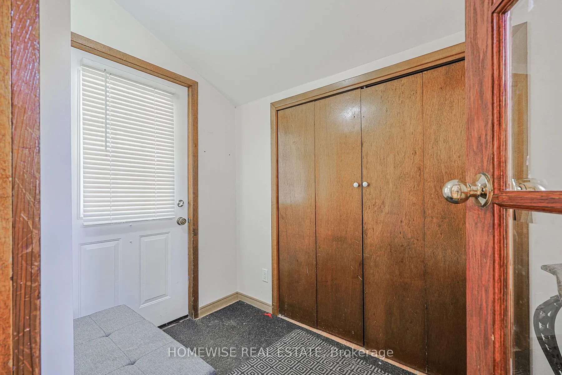 Photo 4 of 107 Ridge Road, Aurora, Aurora Estates — HOMEH