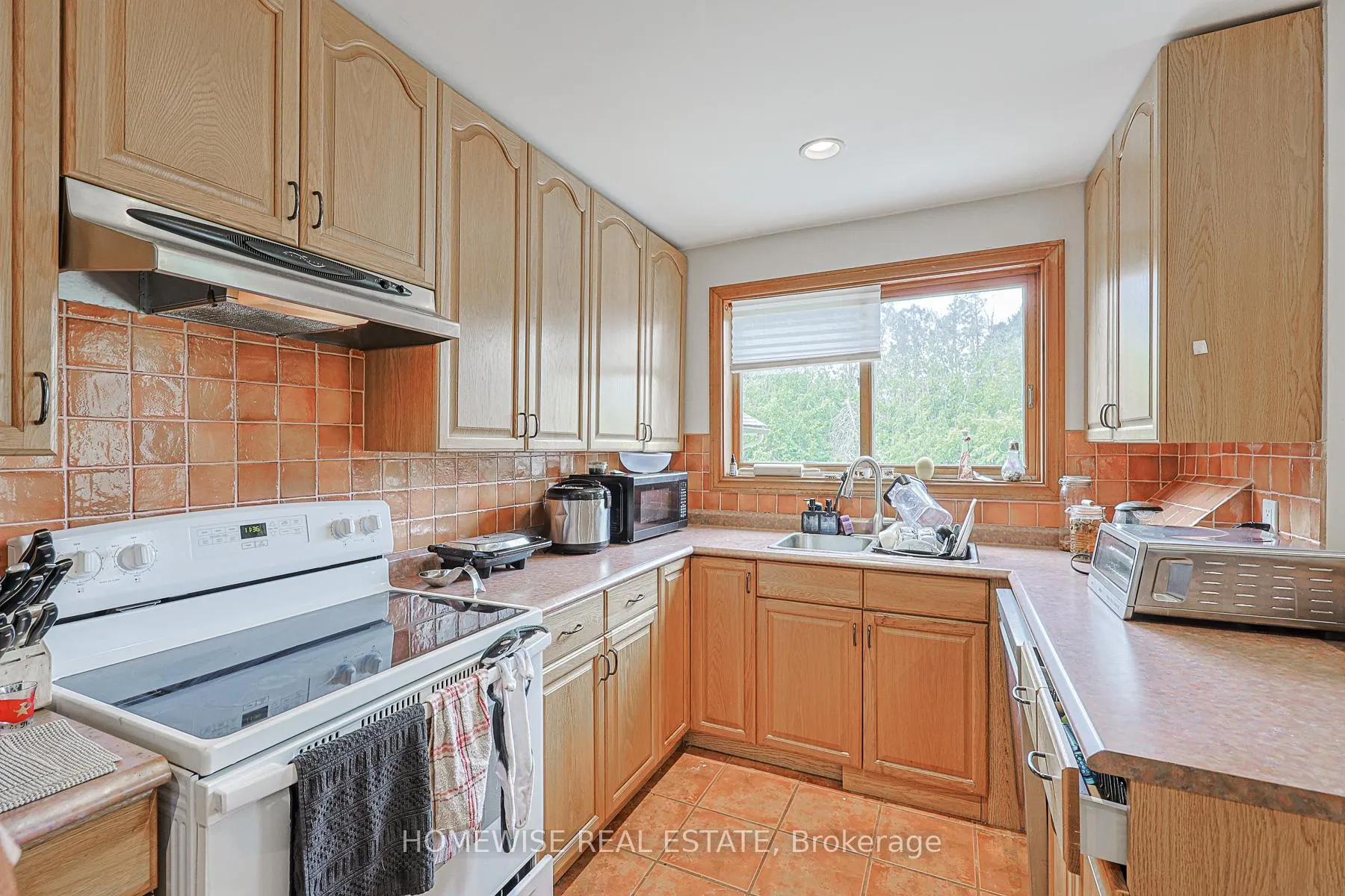 Photo 6 of 107 Ridge Road, Aurora, Aurora Estates — HOMEH