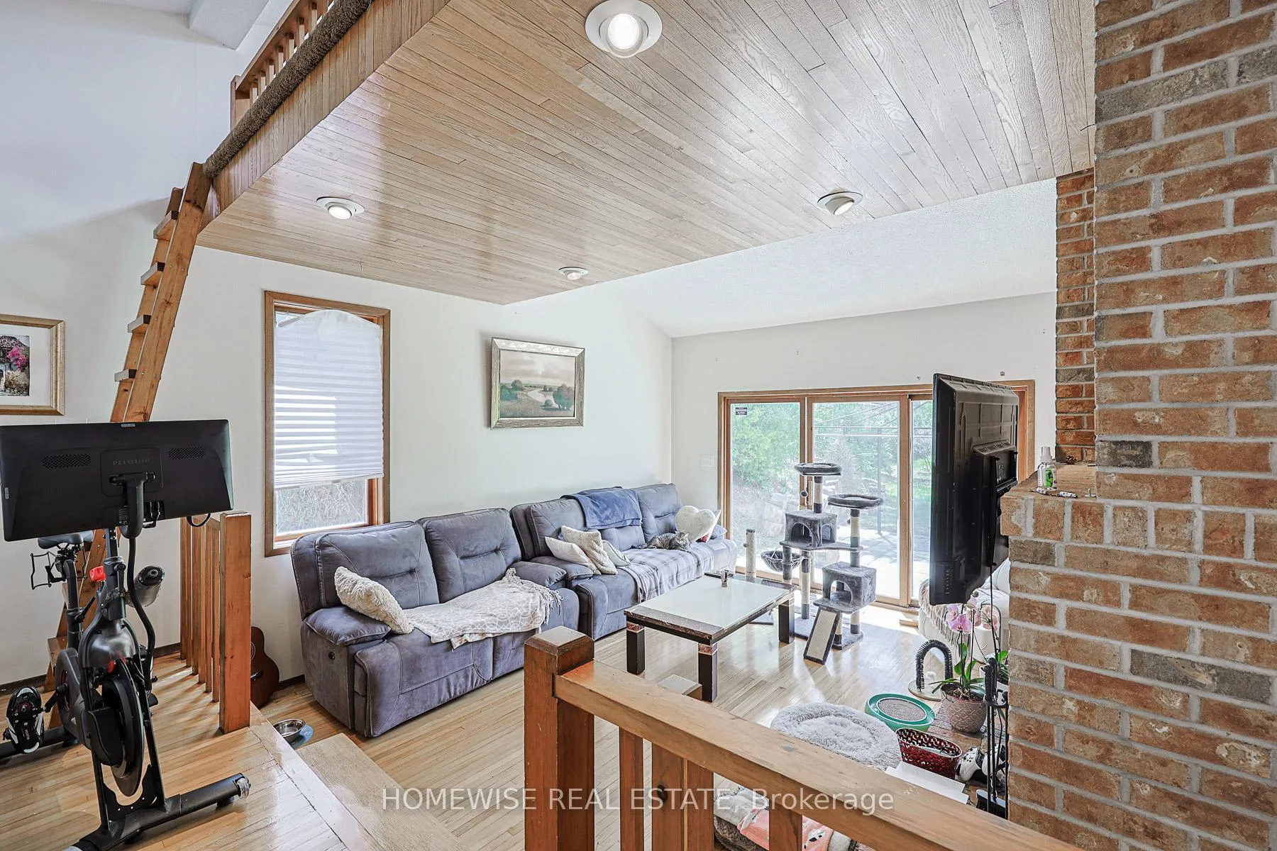 Photo 13 of 107 Ridge Road, Aurora, Aurora Estates — HOMEH