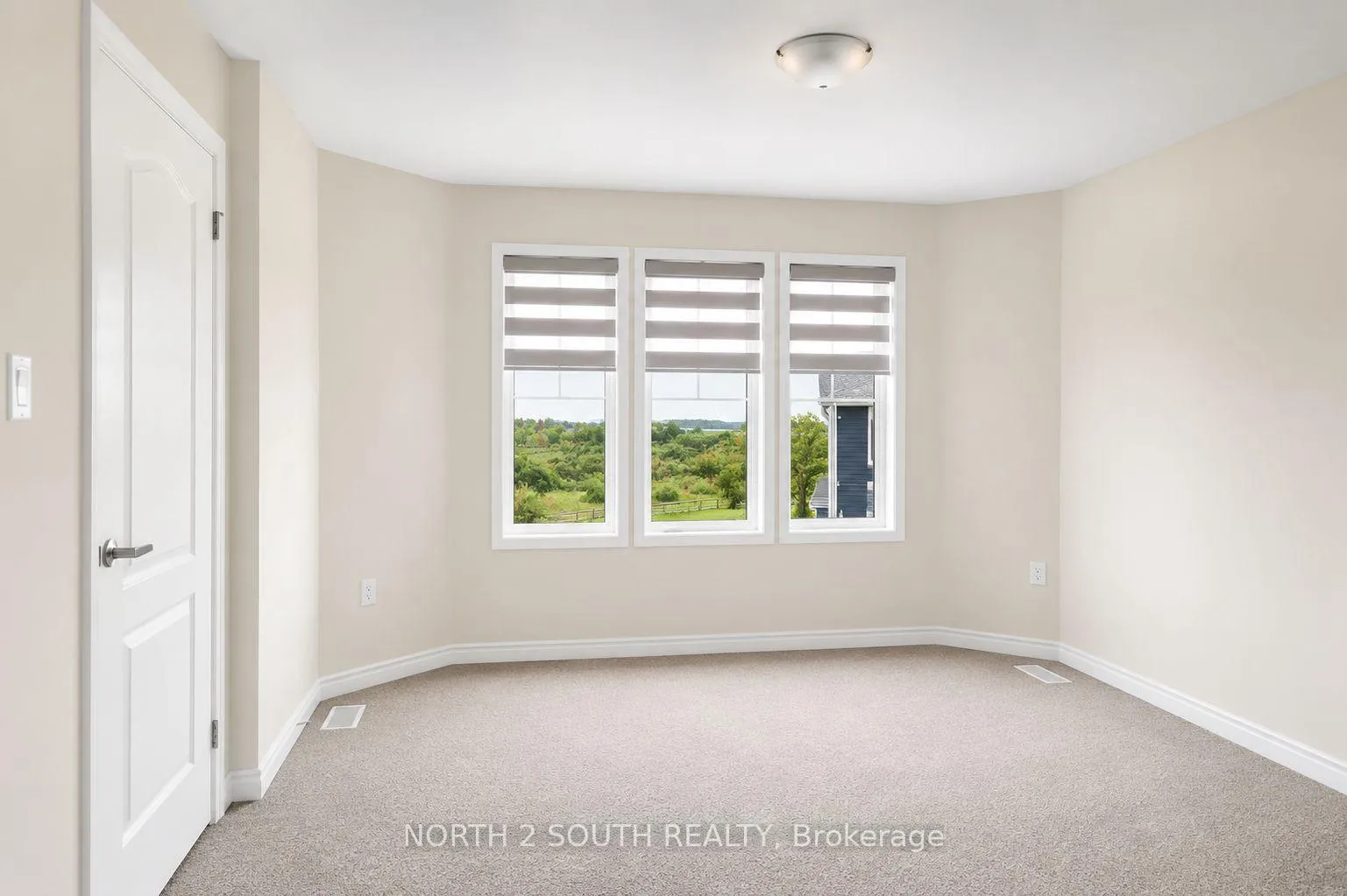 Photo 9 of 30 Lana Circle, Wasaga Beach — HOMEH