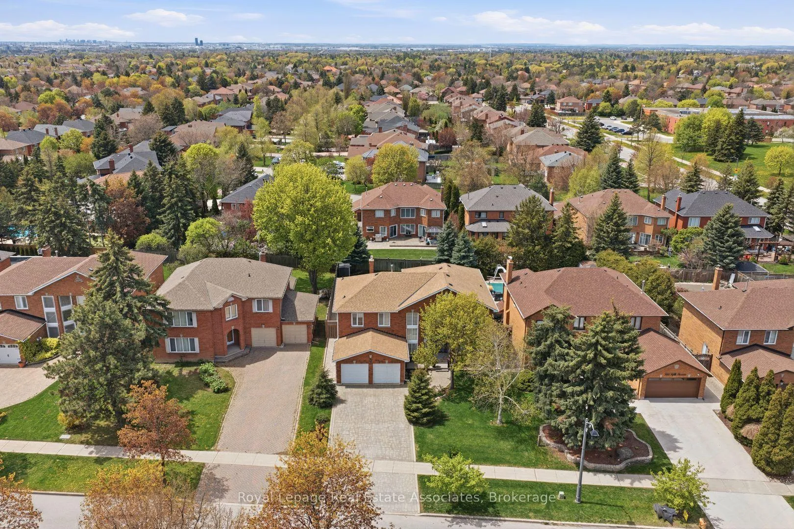 Photo 3 of 160 Fifth Avenue, Vaughan, East Woodbridge — HOMEH