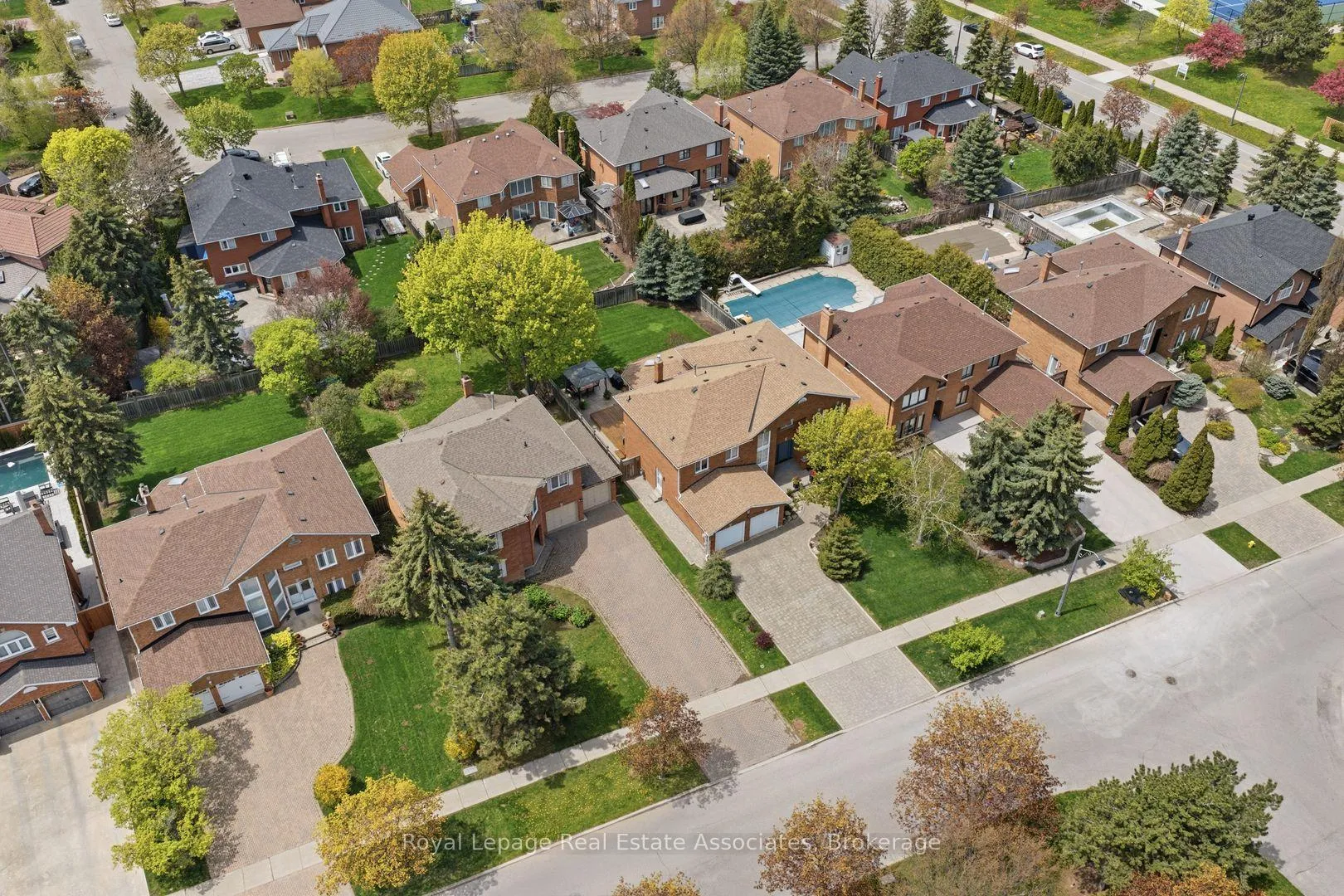 Photo 4 of 160 Fifth Avenue, Vaughan, East Woodbridge — HOMEH