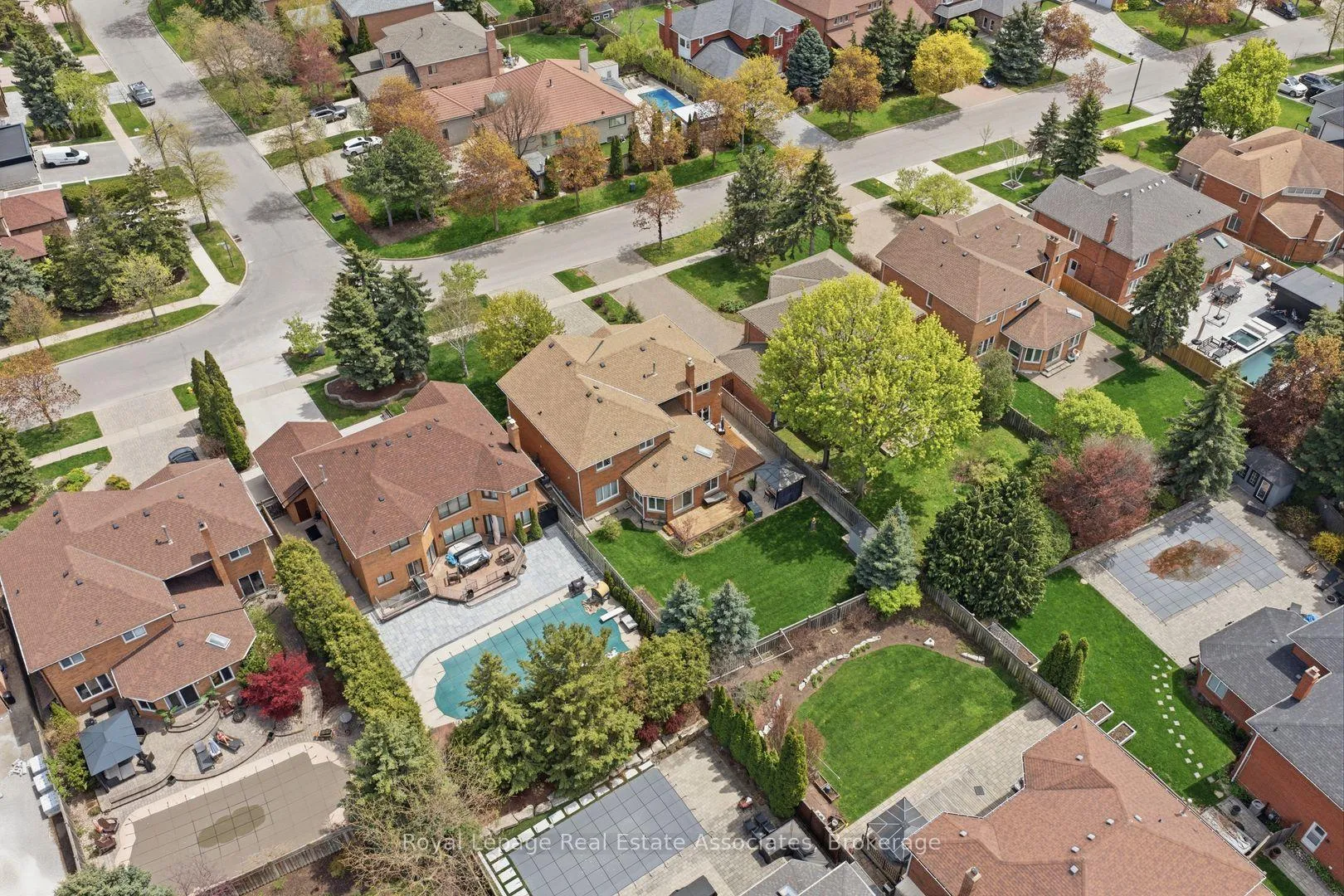 Photo 5 of 160 Fifth Avenue, Vaughan, East Woodbridge — HOMEH