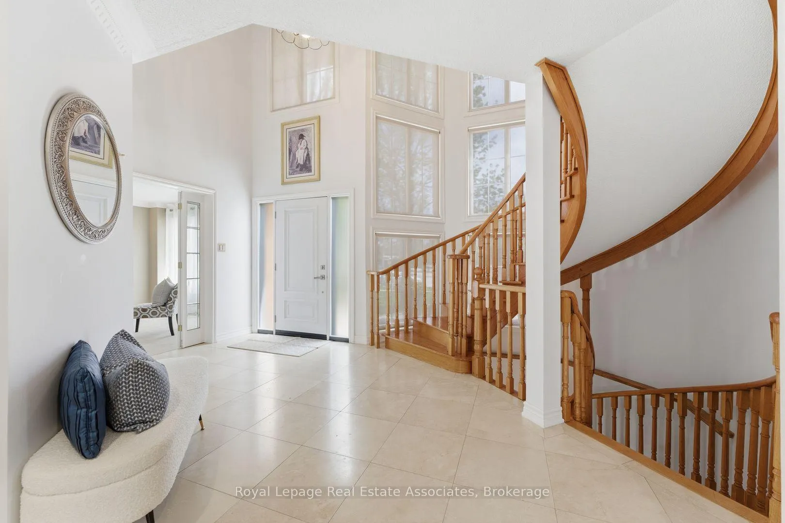 Photo 7 of 160 Fifth Avenue, Vaughan, East Woodbridge — HOMEH