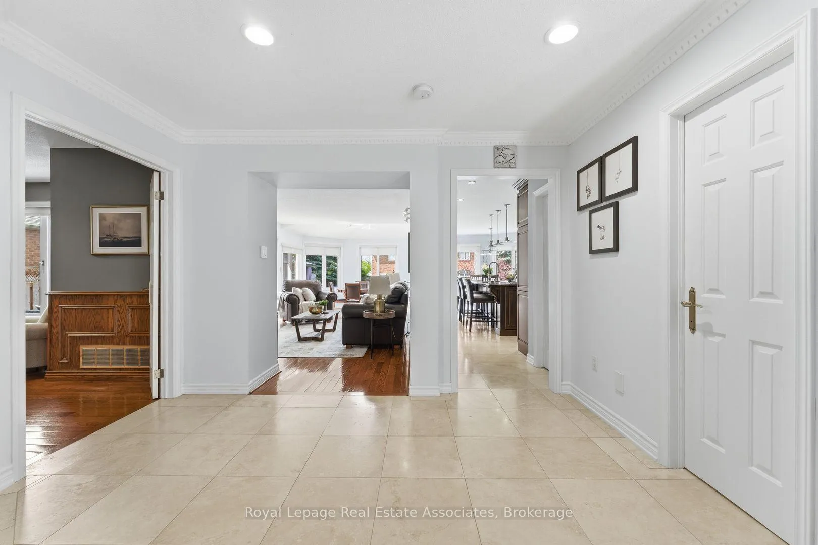 Photo 9 of 160 Fifth Avenue, Vaughan, East Woodbridge — HOMEH